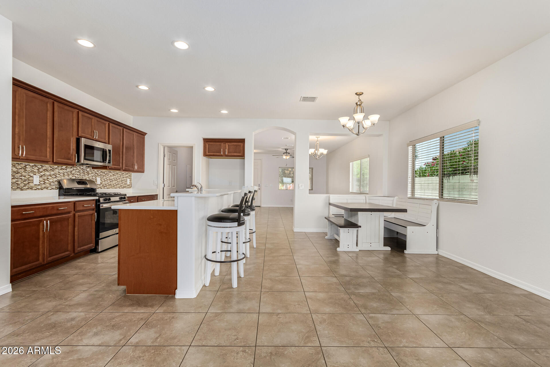476 W HONEY LOCUST Avenue