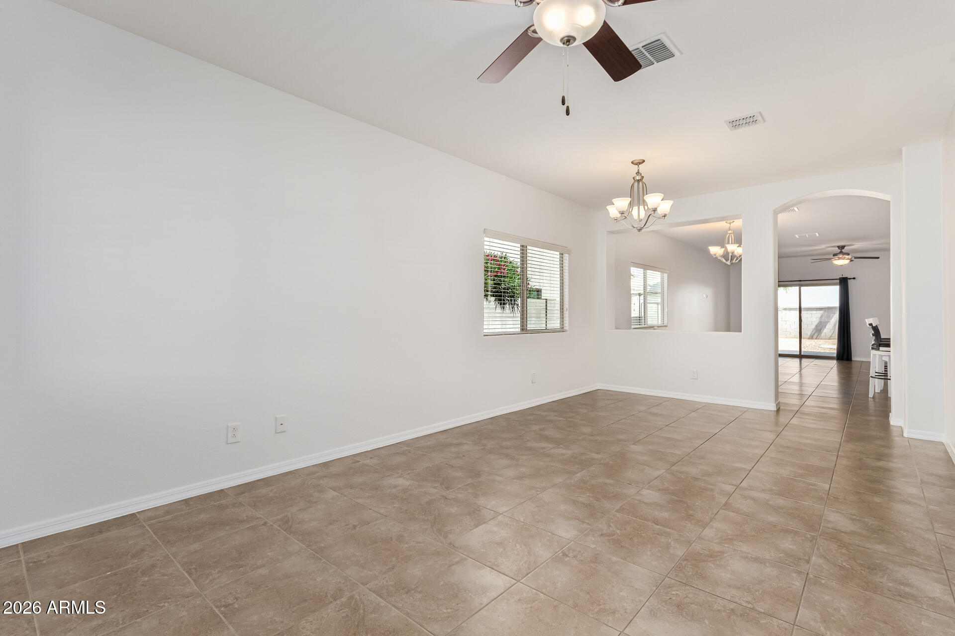 476 W HONEY LOCUST Avenue