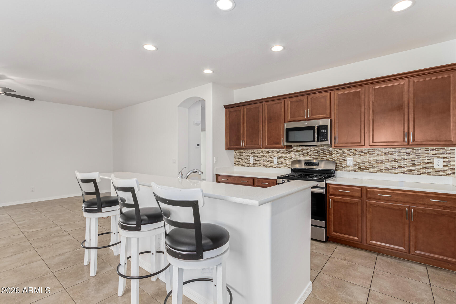 476 W HONEY LOCUST Avenue