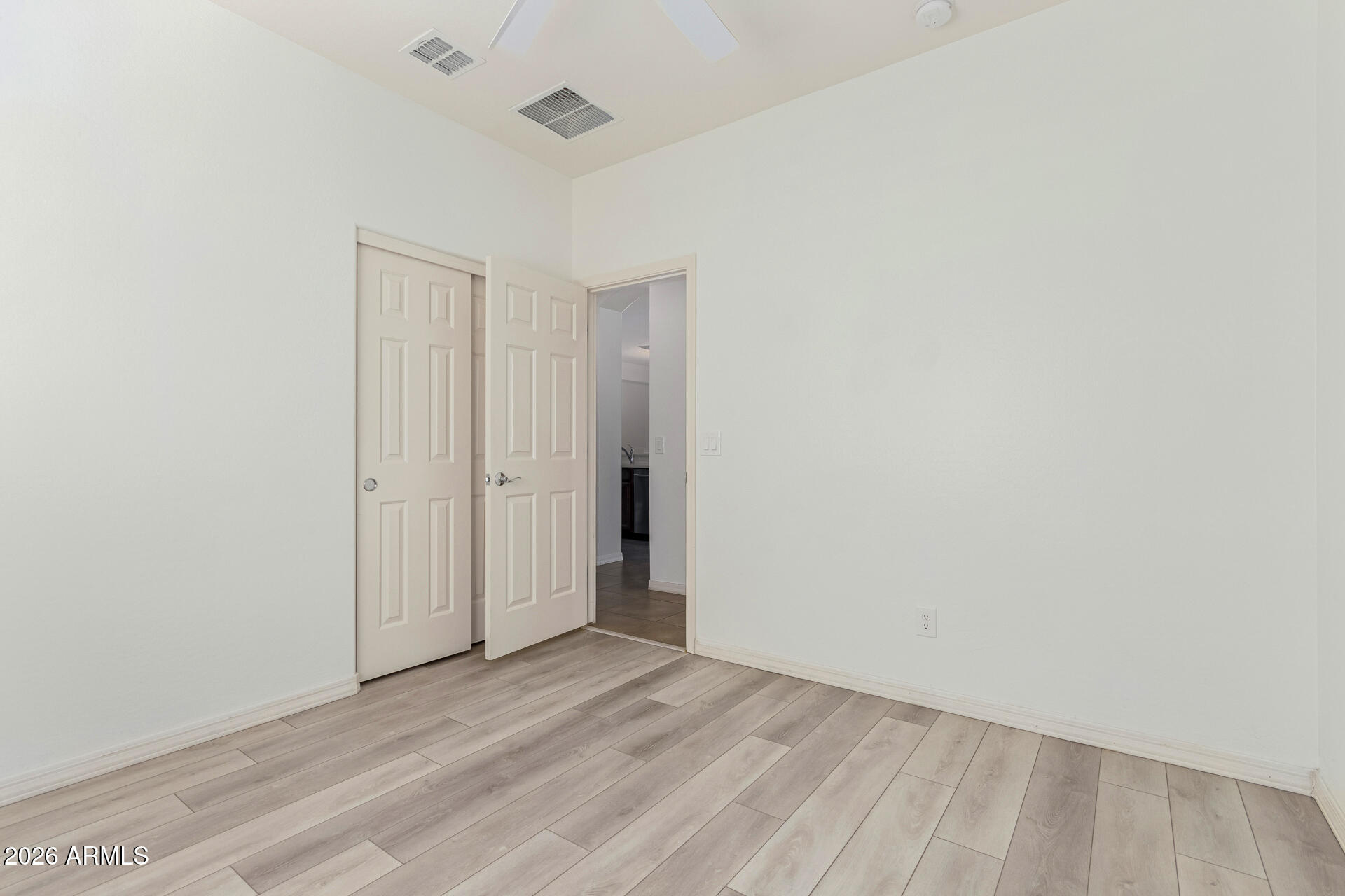 476 W HONEY LOCUST Avenue