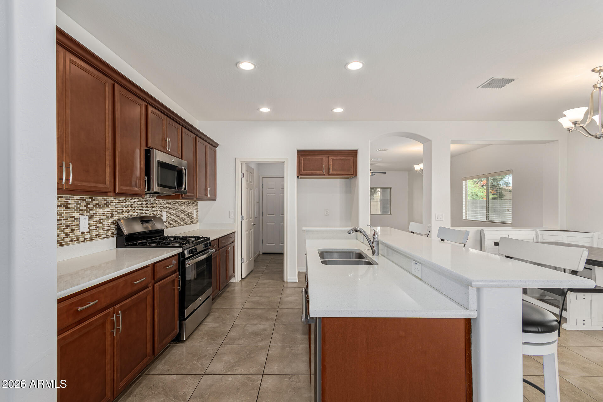 476 W HONEY LOCUST Avenue