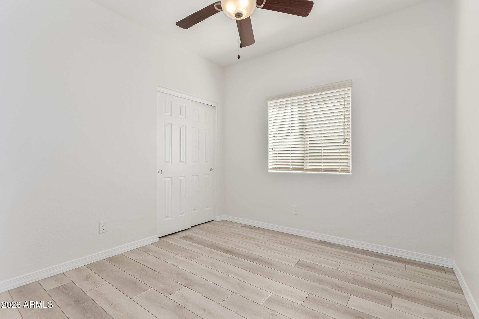 476 W HONEY LOCUST Avenue