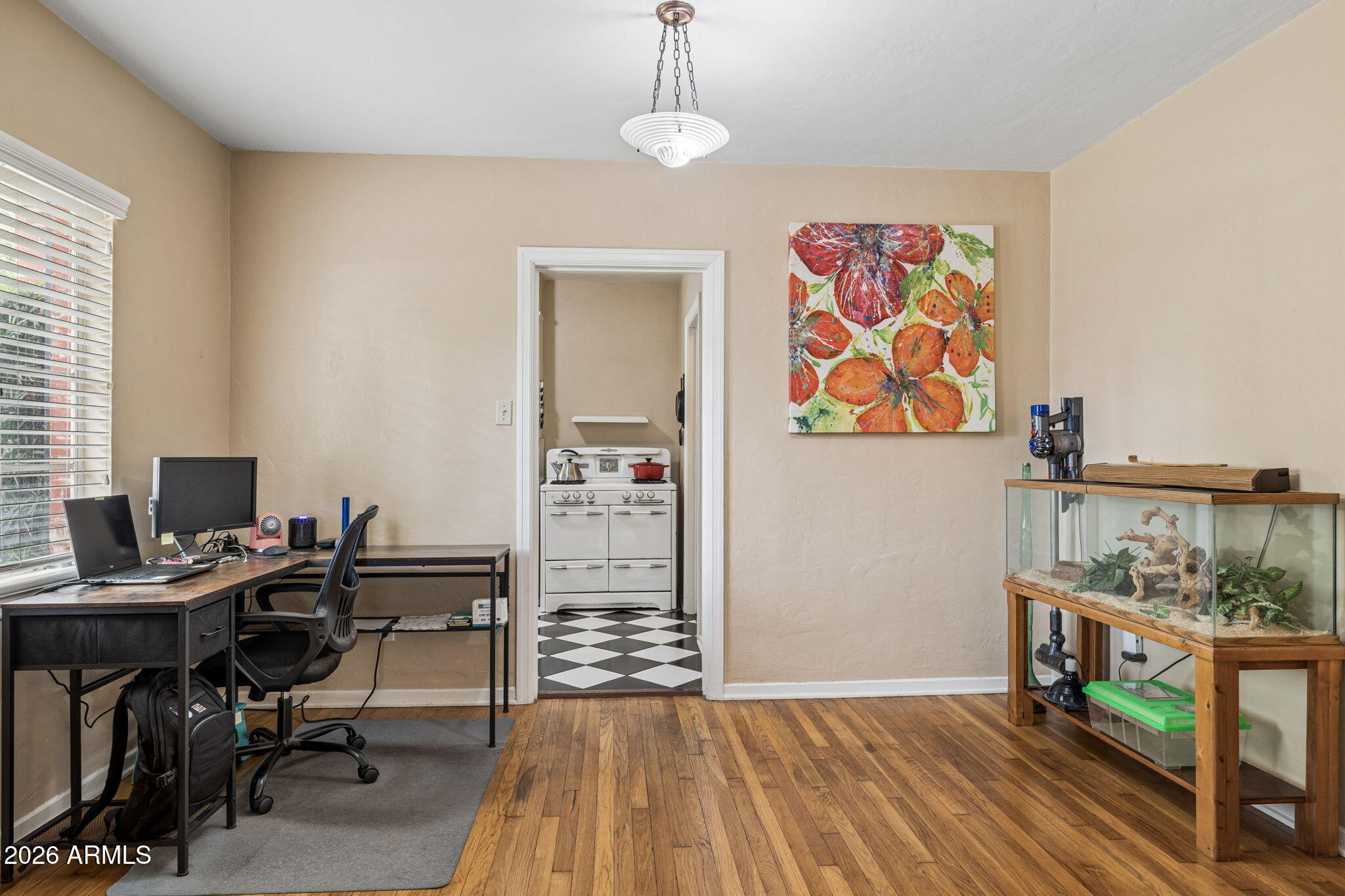 931 W MACKENZIE Drive