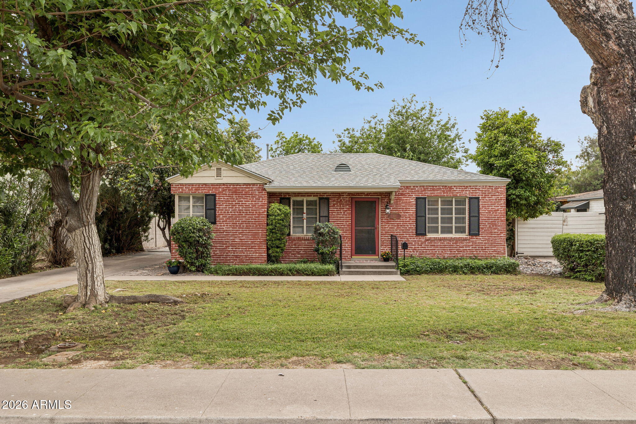 931 W MACKENZIE Drive