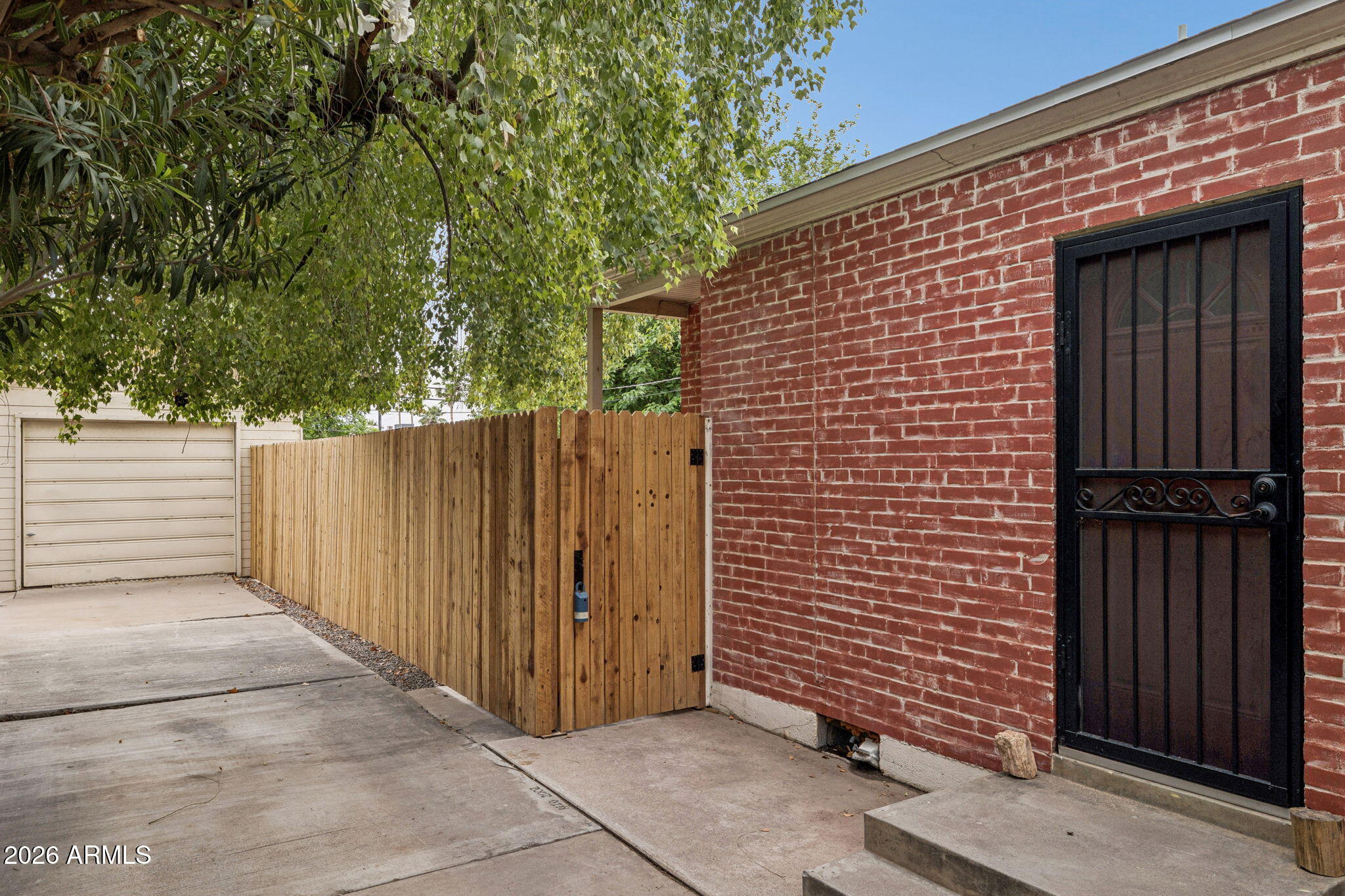 931 W MACKENZIE Drive