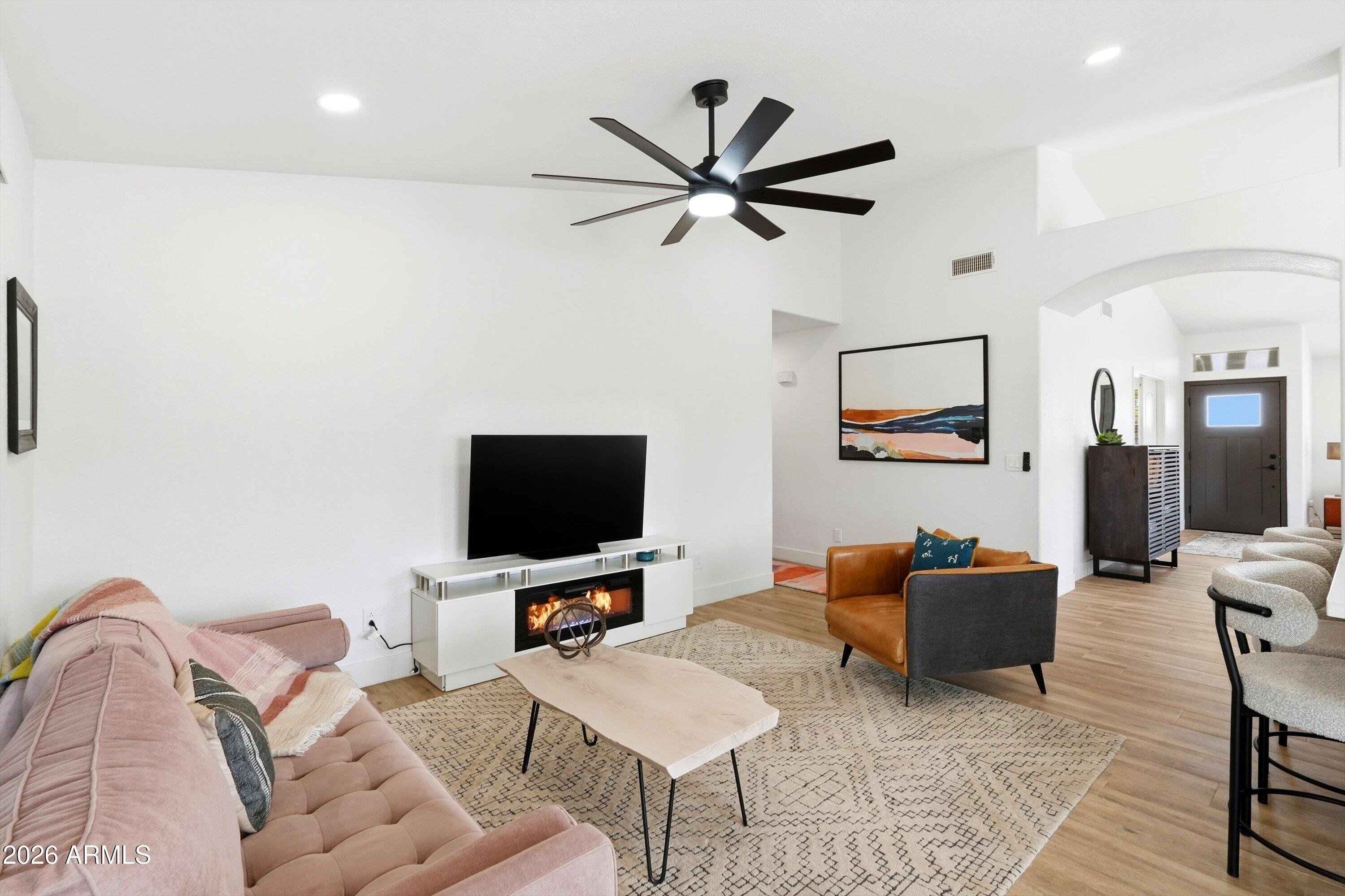 10142 E DAYBREAK Place