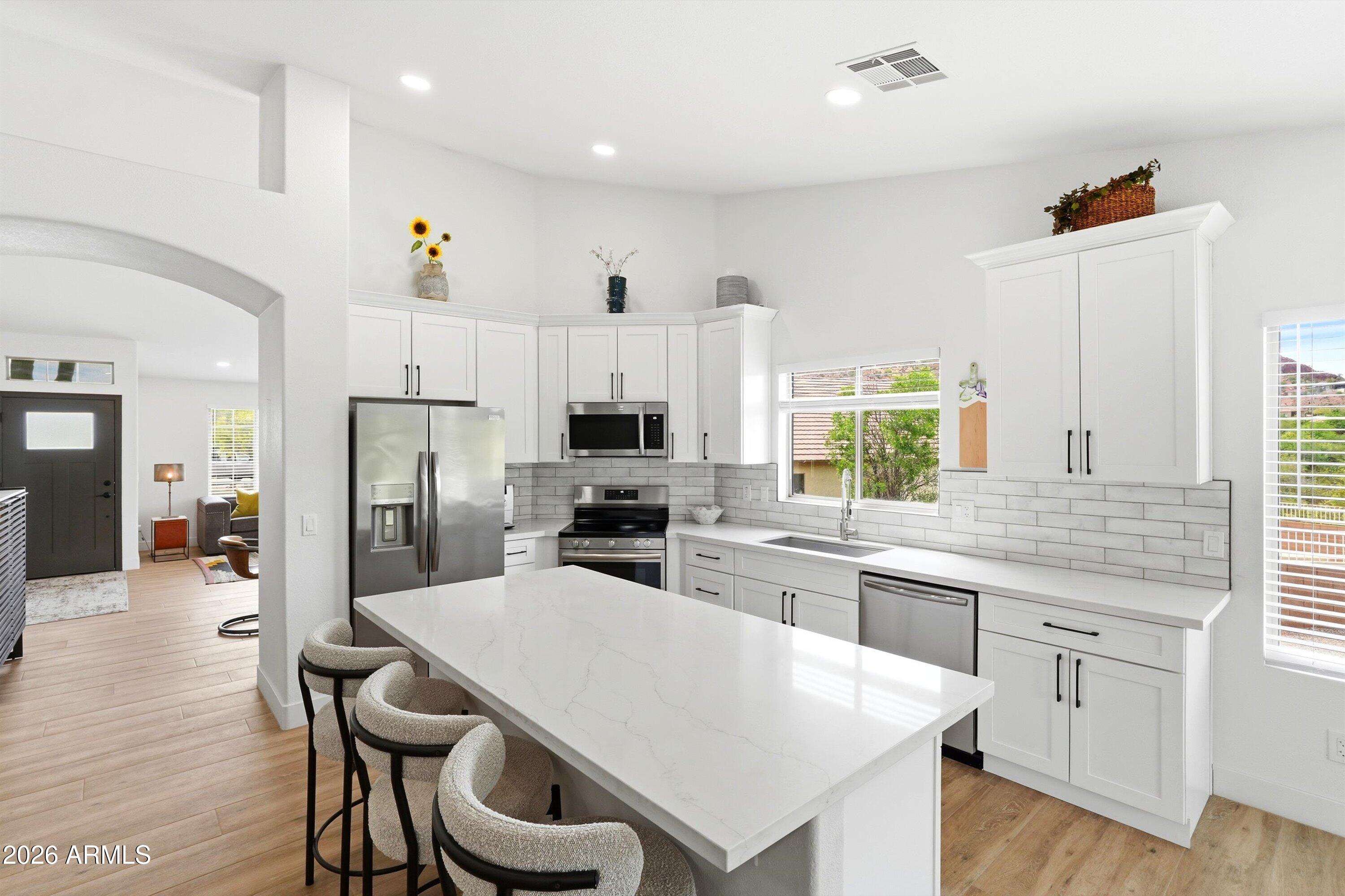 10142 E DAYBREAK Place