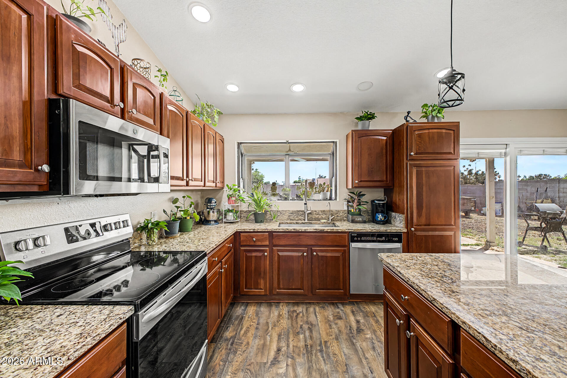 1421 W BENTRUP Street