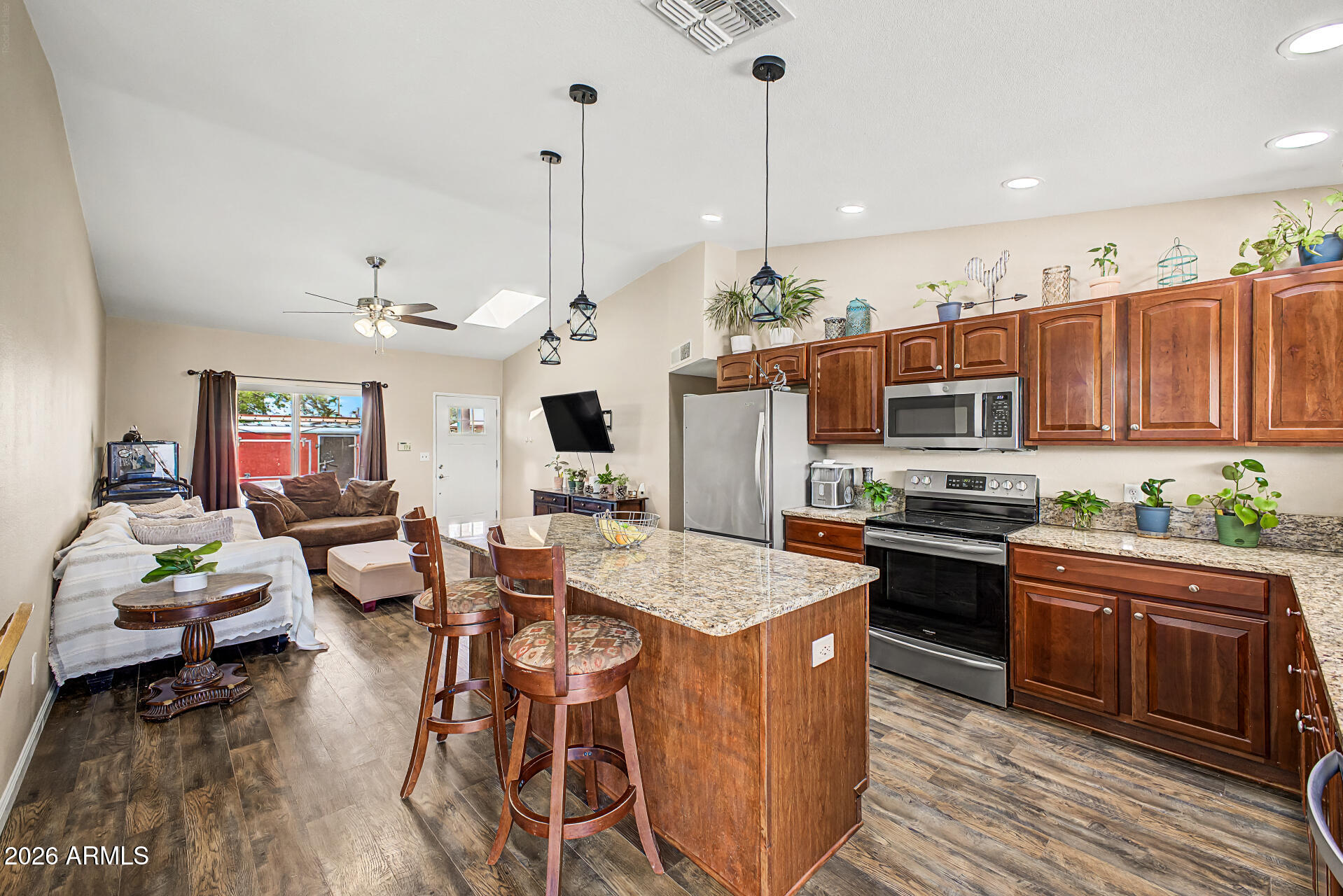 1421 W BENTRUP Street