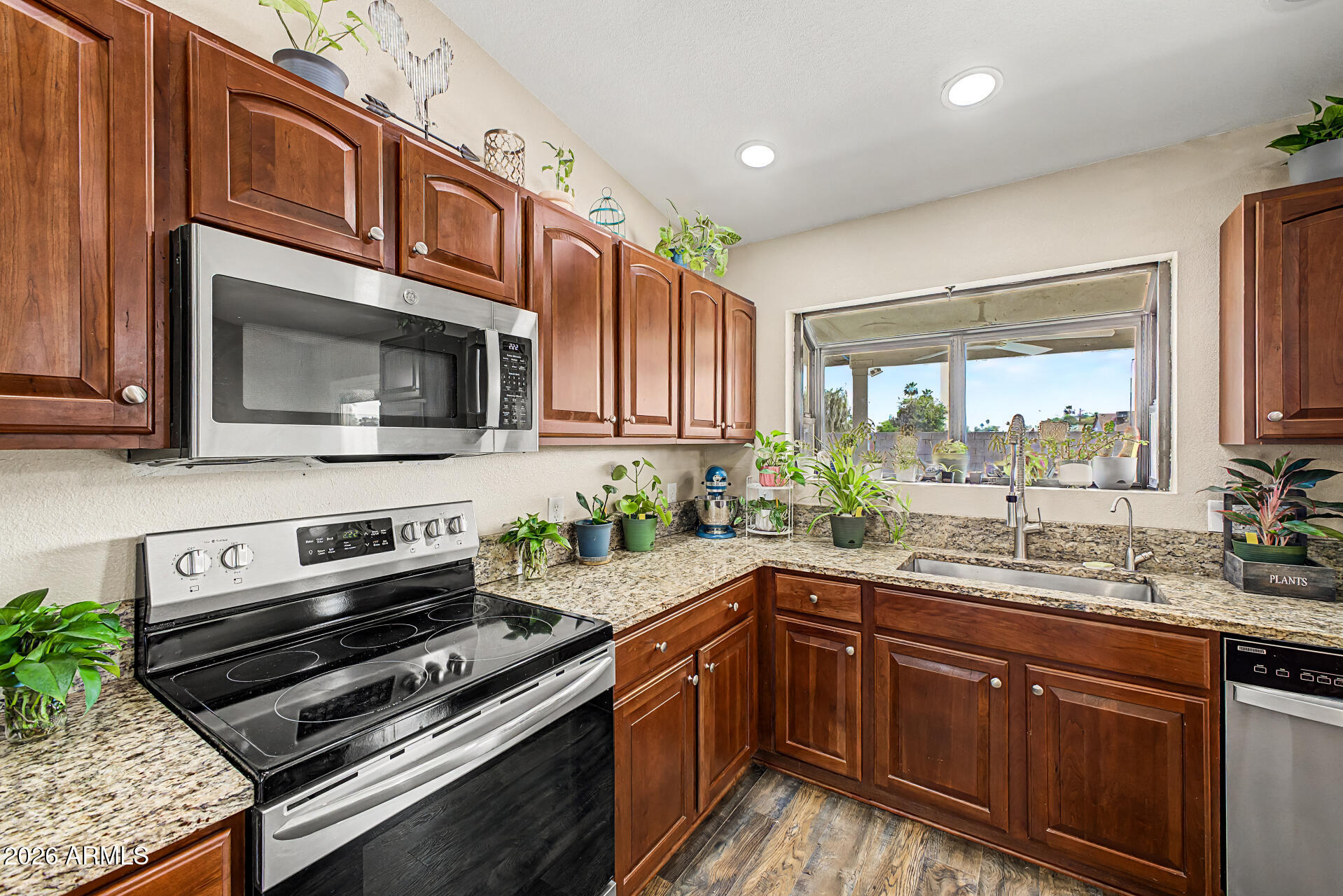 1421 W BENTRUP Street