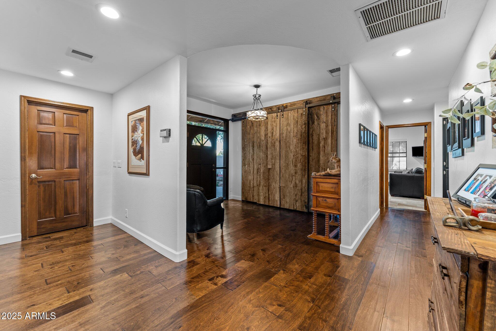 2601 E MESQUITE Street