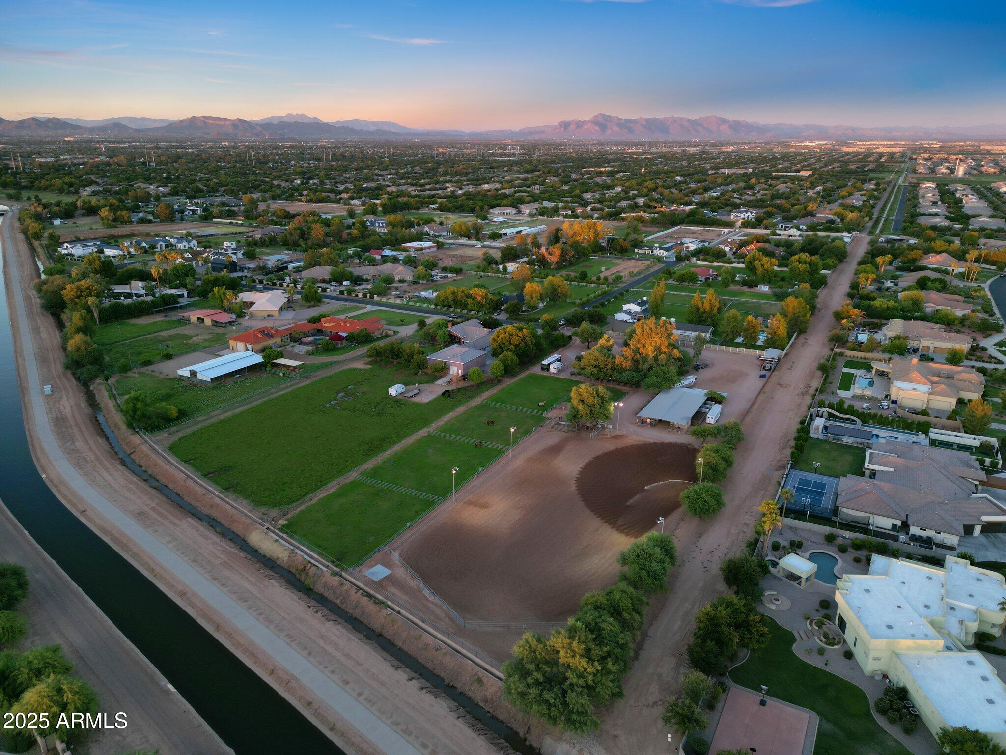 2601 E MESQUITE Street