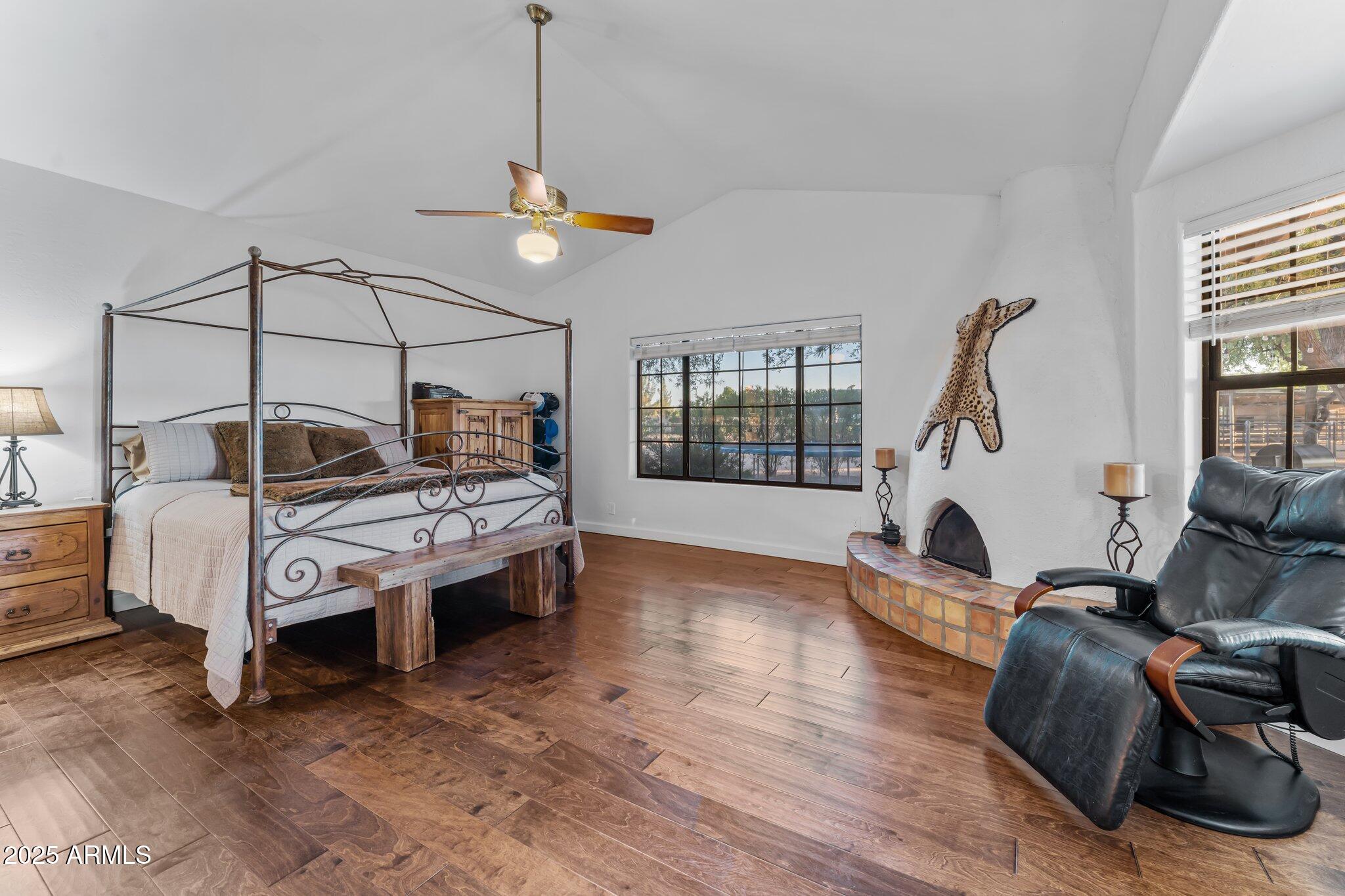 2601 E MESQUITE Street