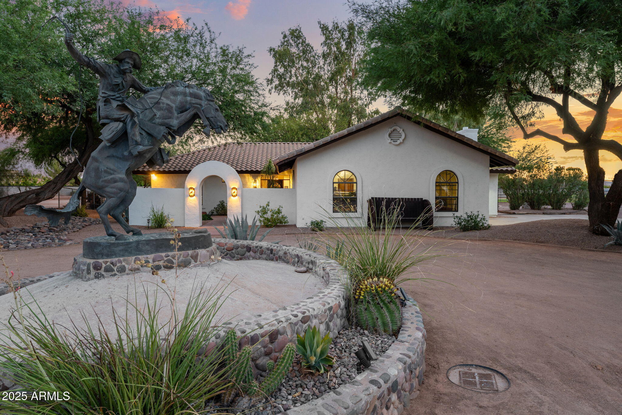 2601 E MESQUITE Street