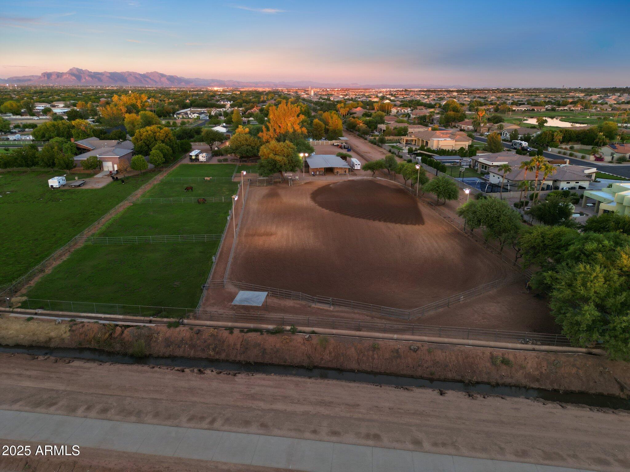 2601 E MESQUITE Street