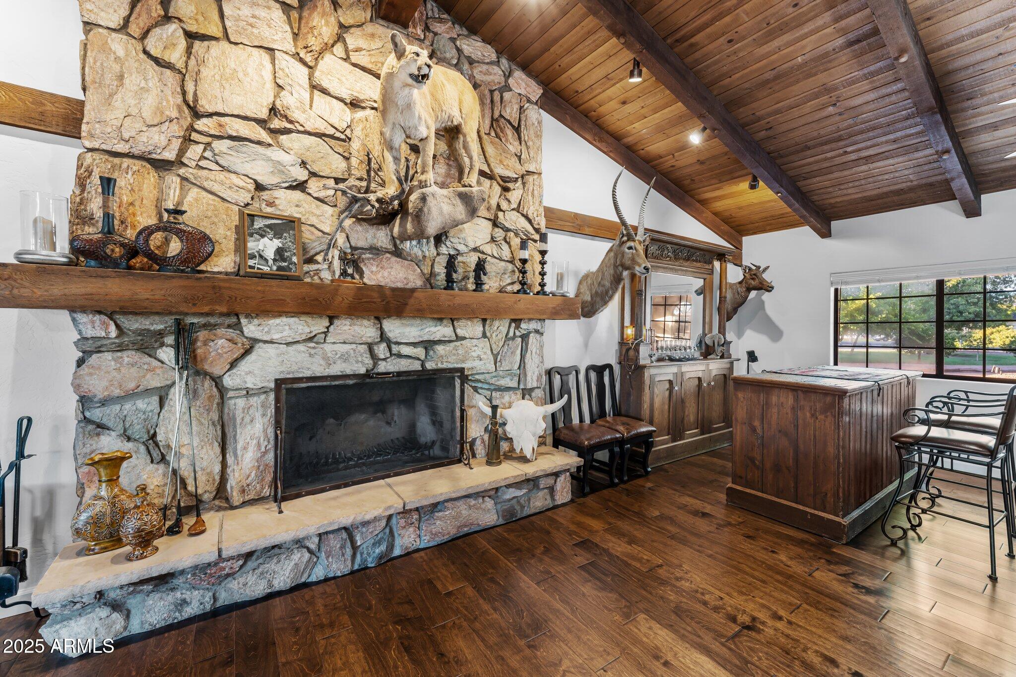 2601 E MESQUITE Street