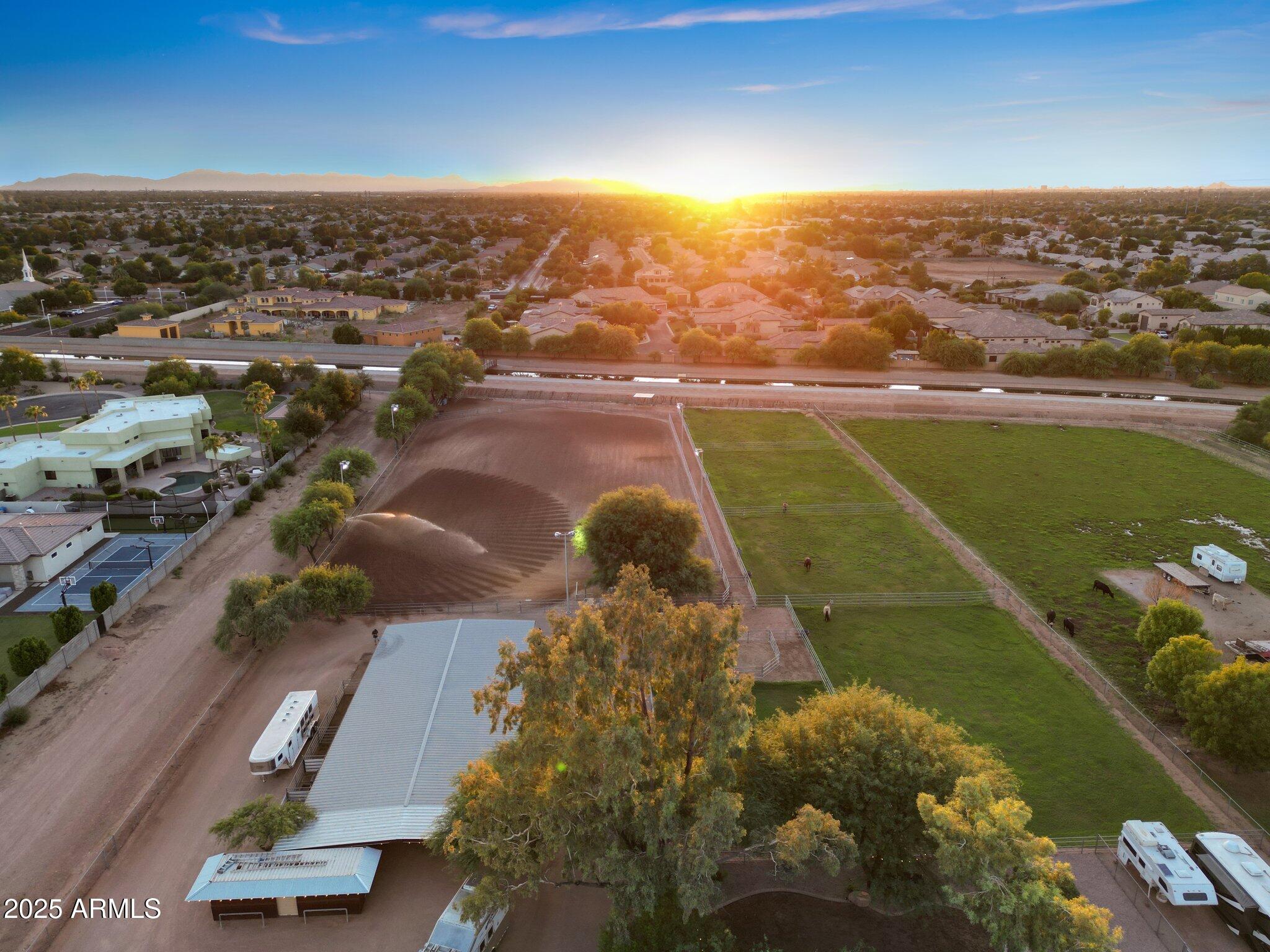 2601 E MESQUITE Street