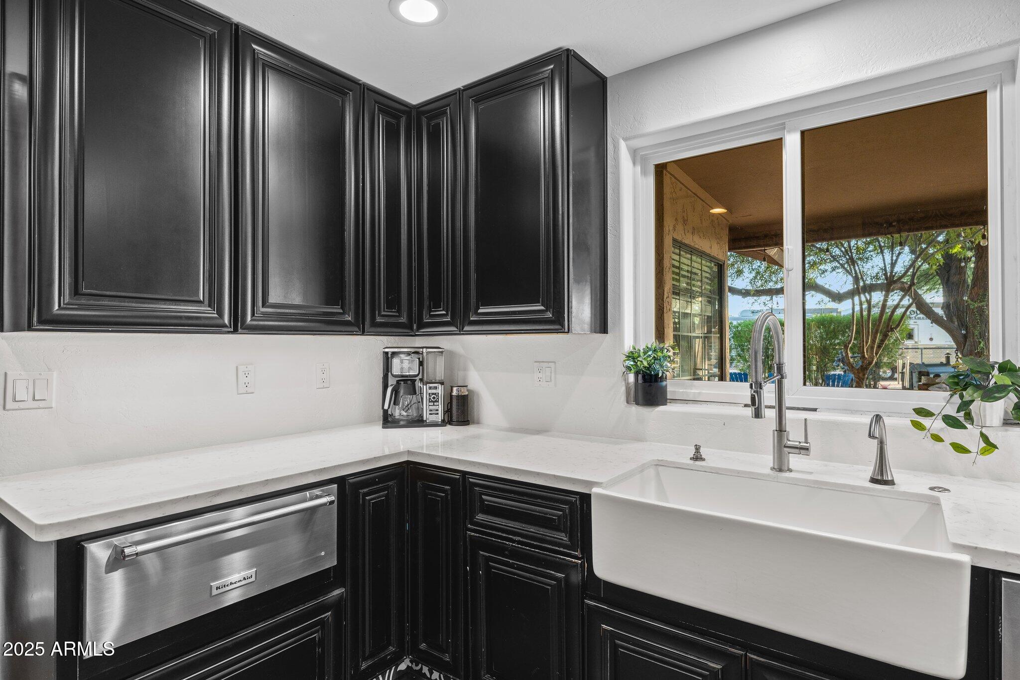 2601 E MESQUITE Street