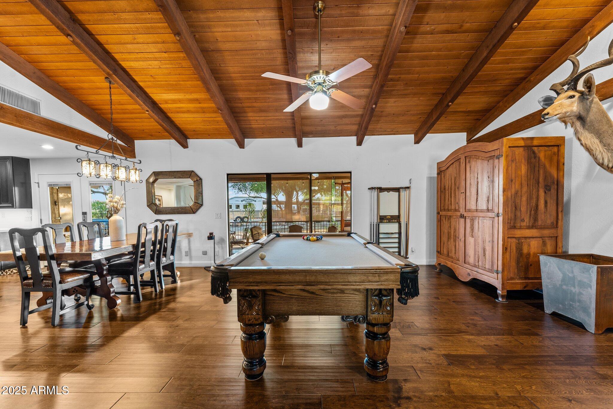 2601 E MESQUITE Street