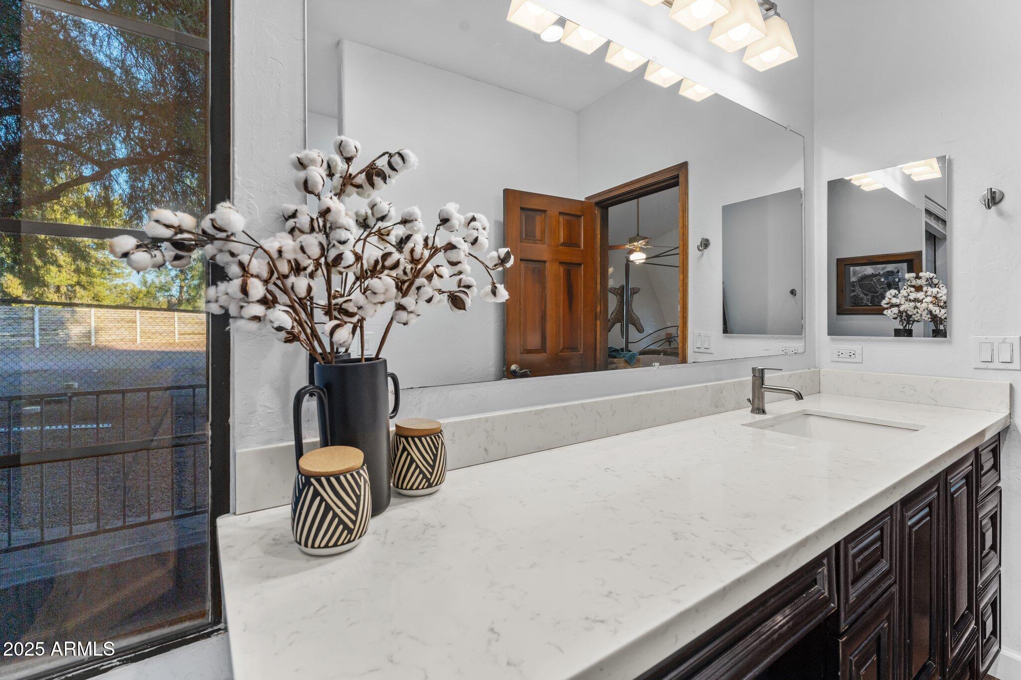 2601 E MESQUITE Street