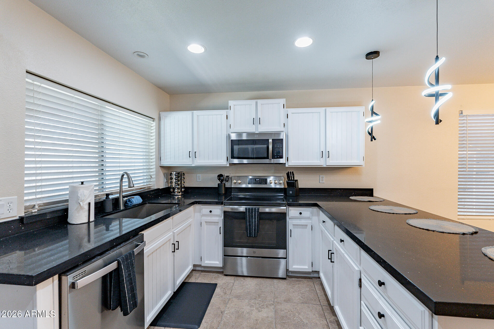 3911 W DESERT COVE Avenue