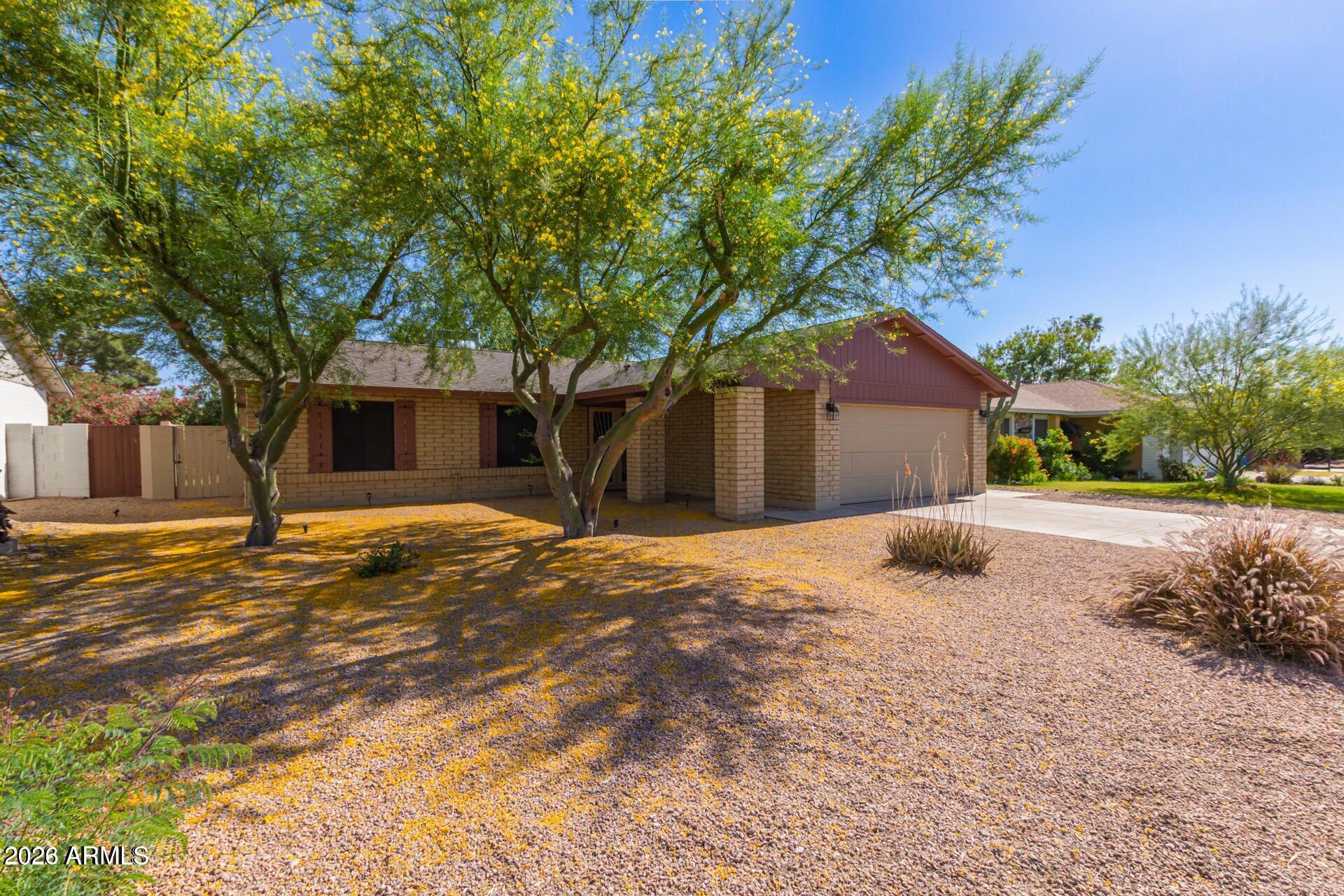 3911 W DESERT COVE Avenue