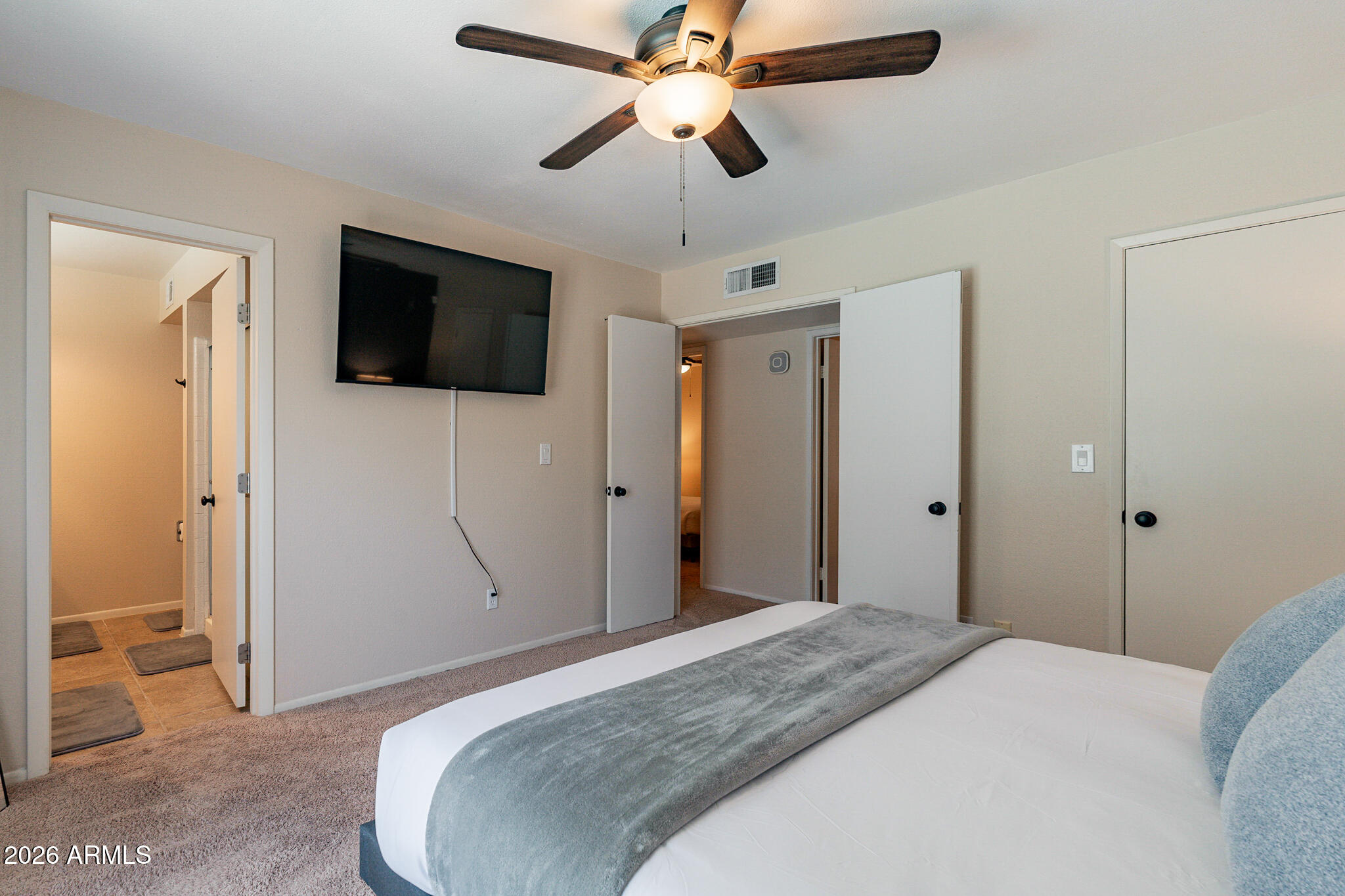 3911 W DESERT COVE Avenue