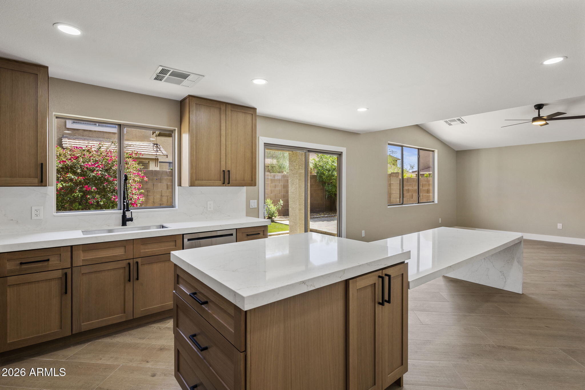 4052 E ABRAHAM Lane