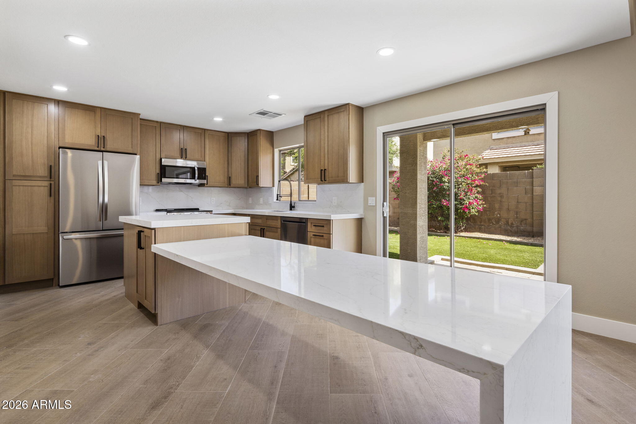 4052 E ABRAHAM Lane