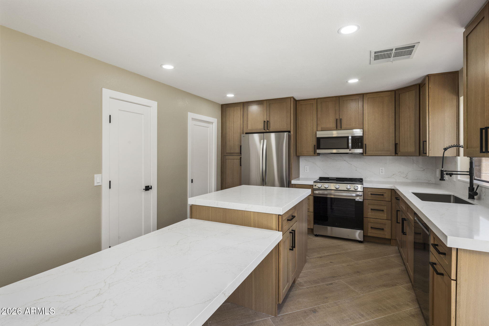 4052 E ABRAHAM Lane