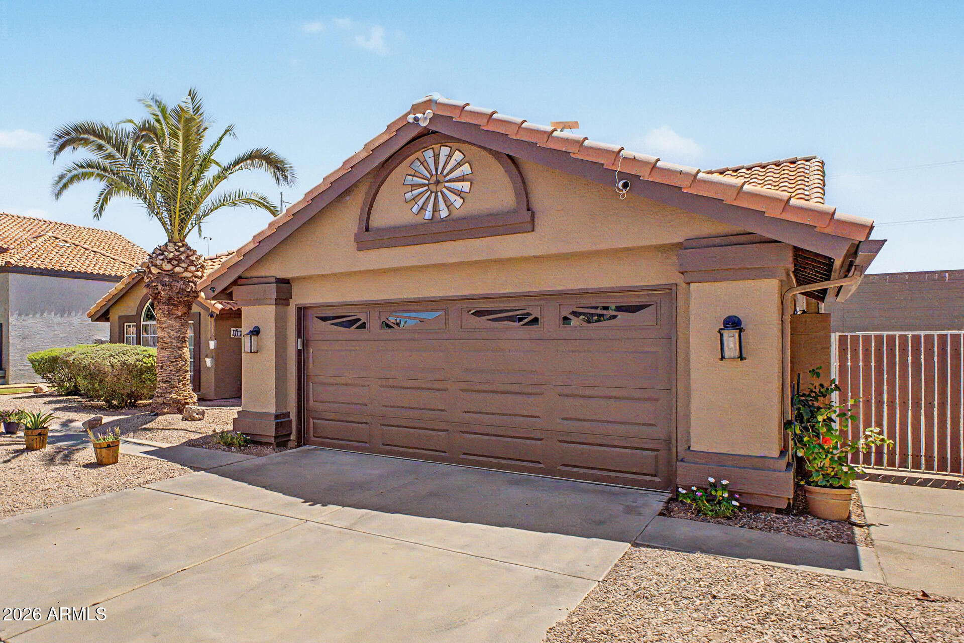 2943 E REDWOOD Lane