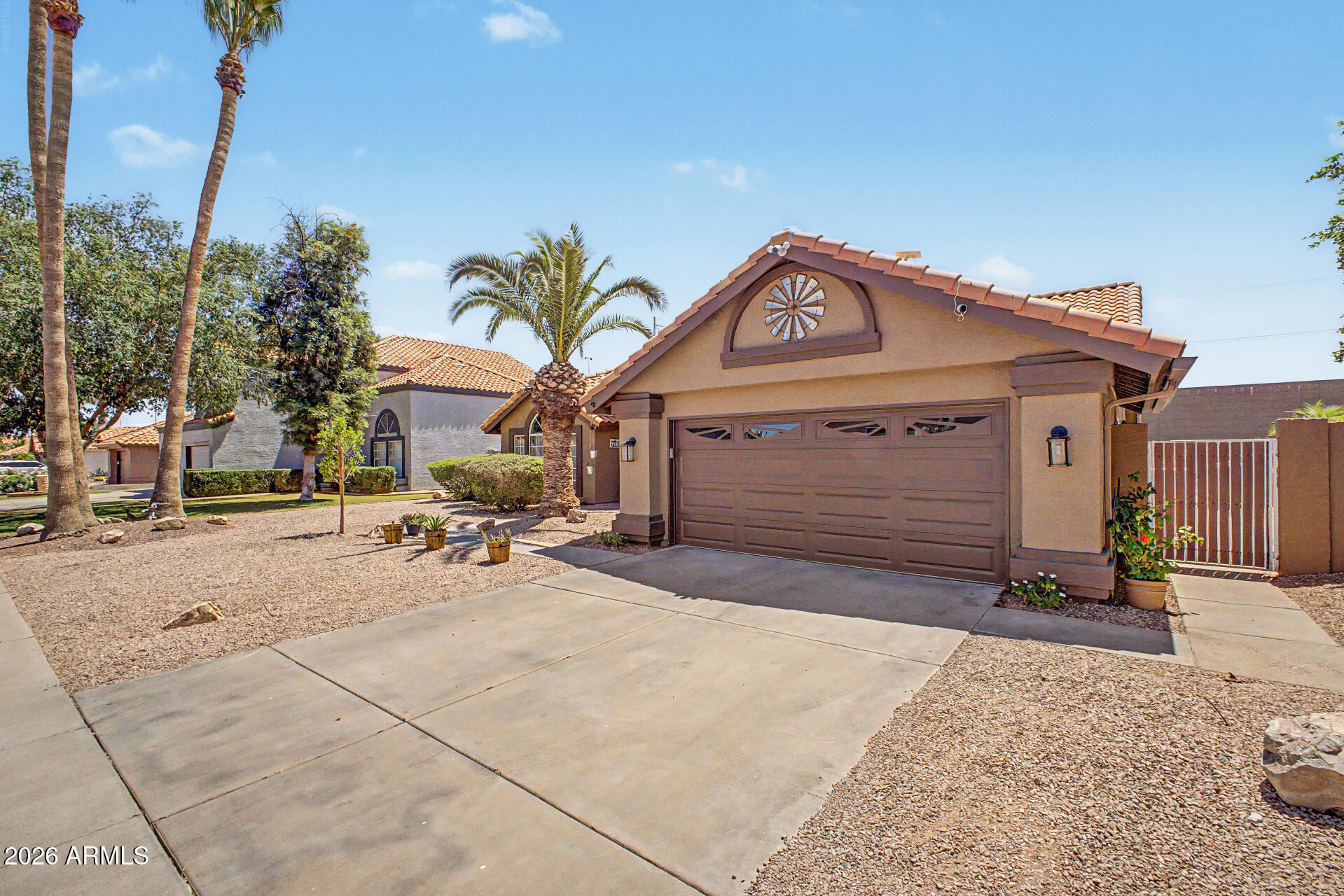 2943 E REDWOOD Lane