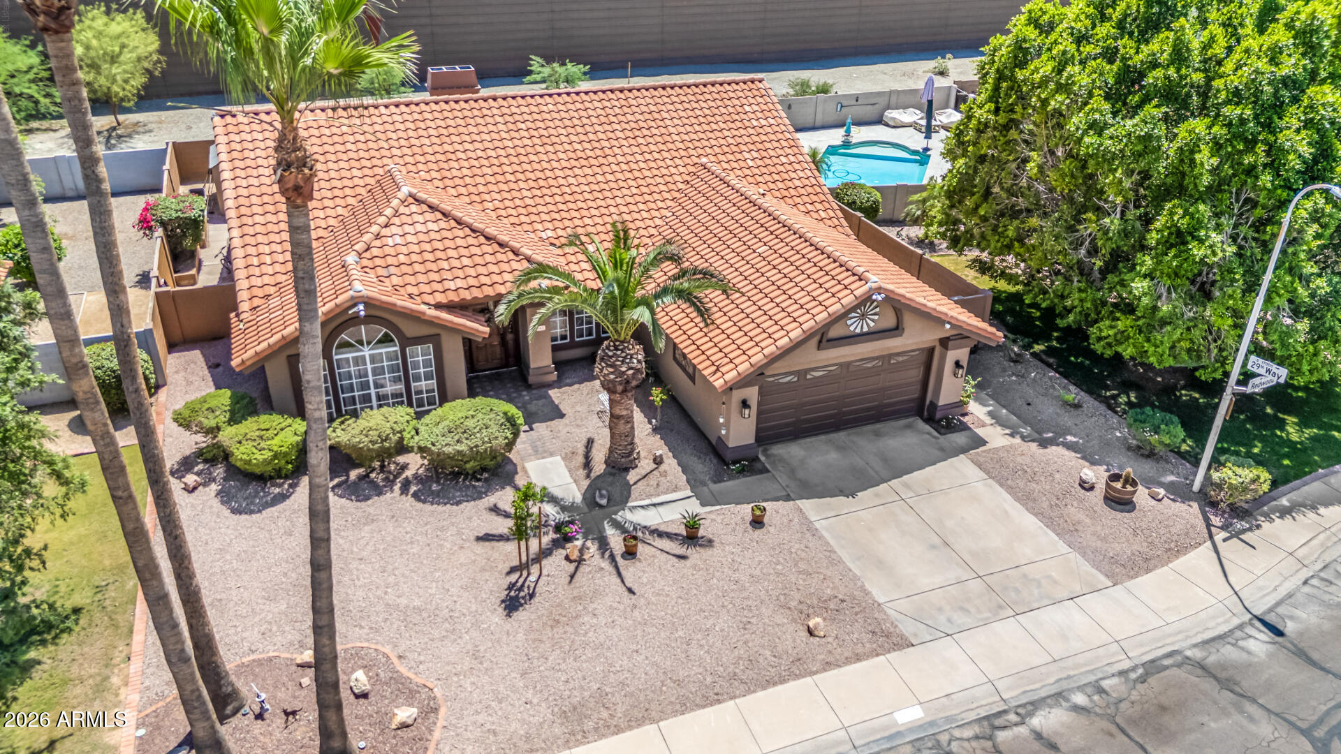 2943 E REDWOOD Lane