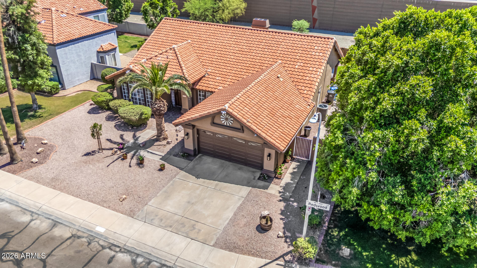 2943 E REDWOOD Lane