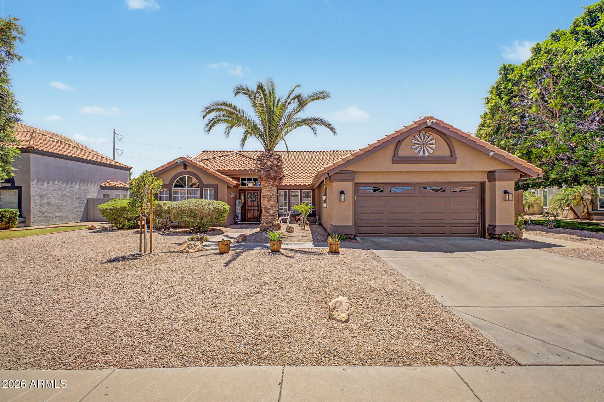 2943 E REDWOOD Lane