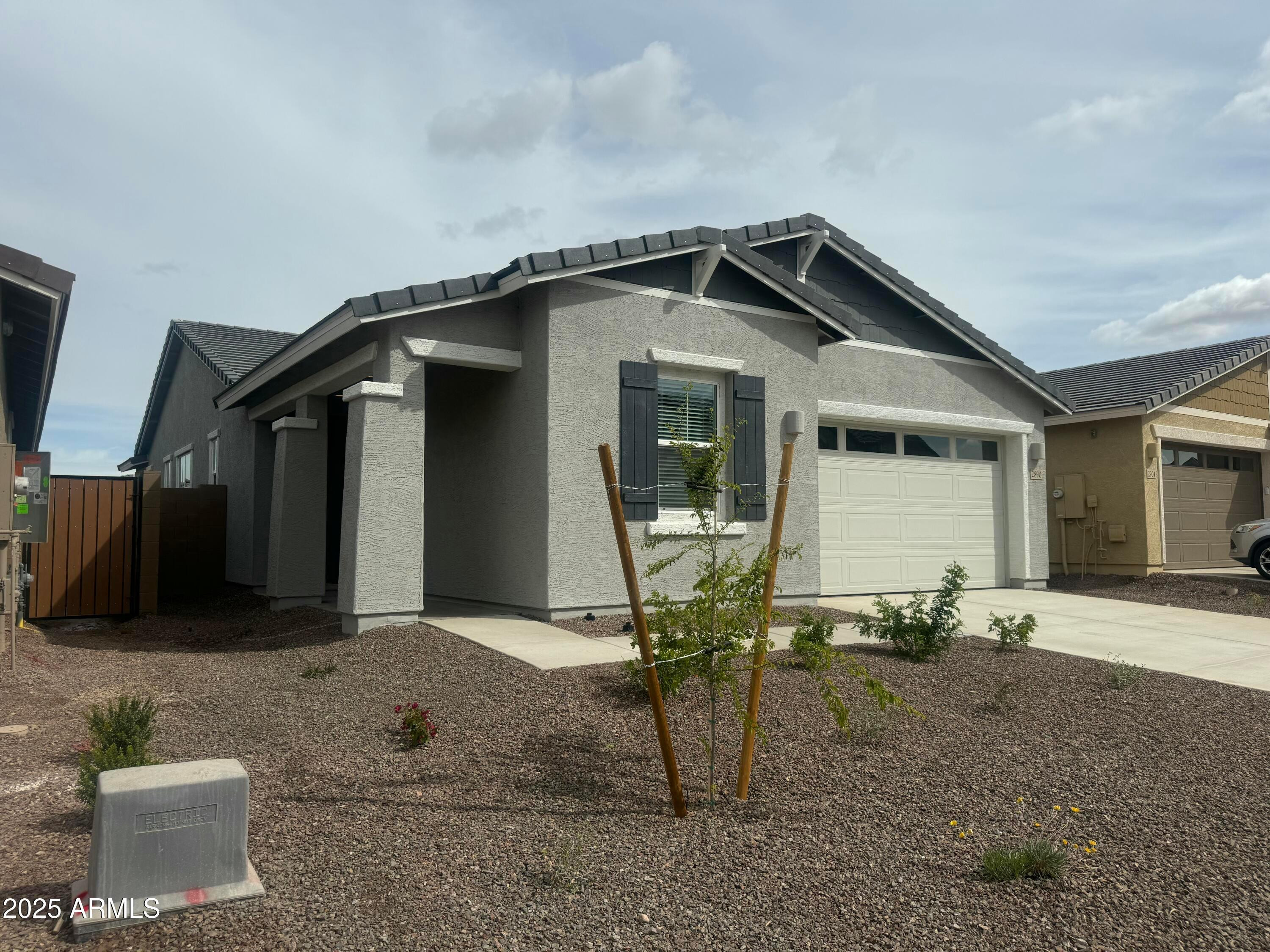 2890 E Frontiersman Lane