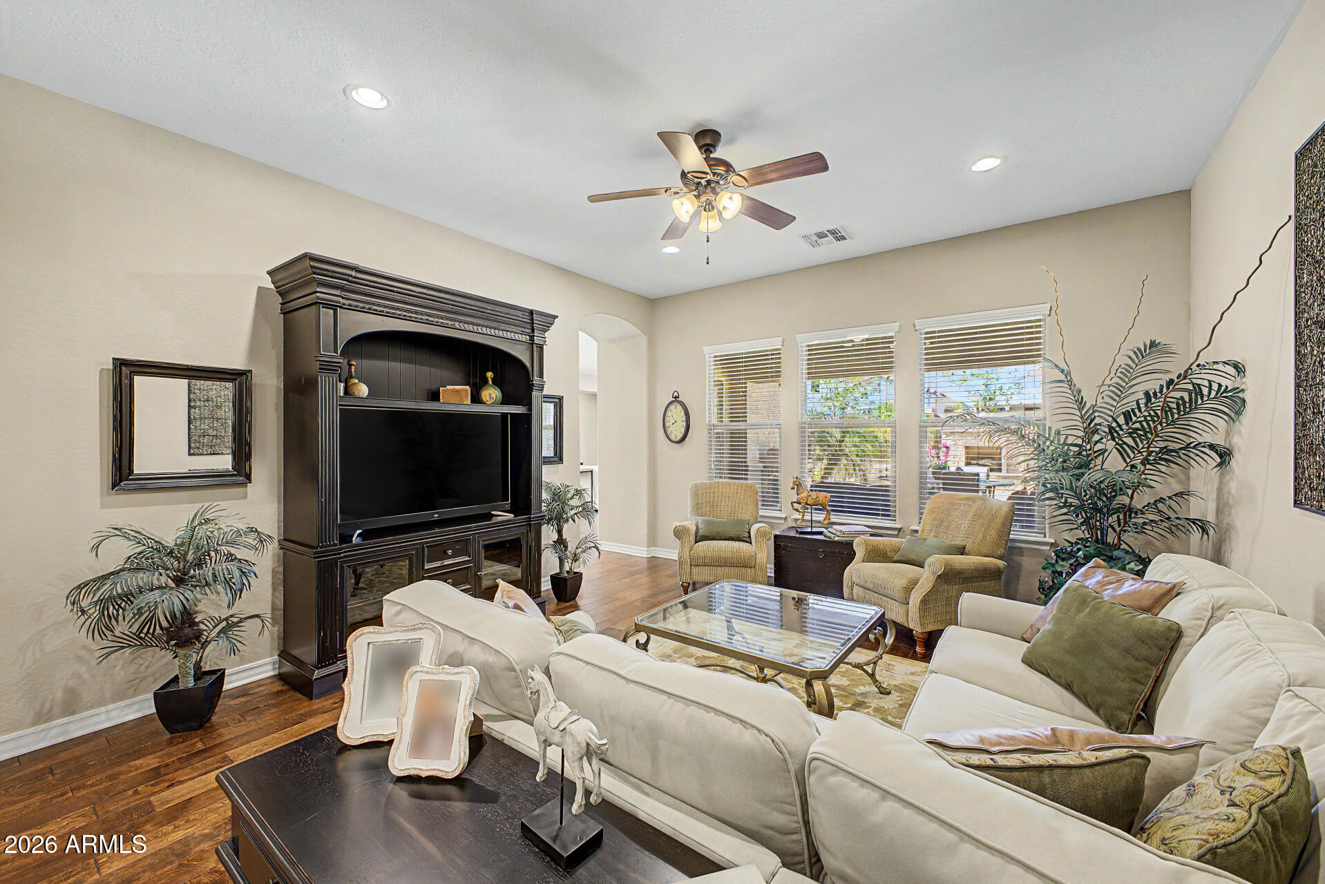 582 W ZION Place