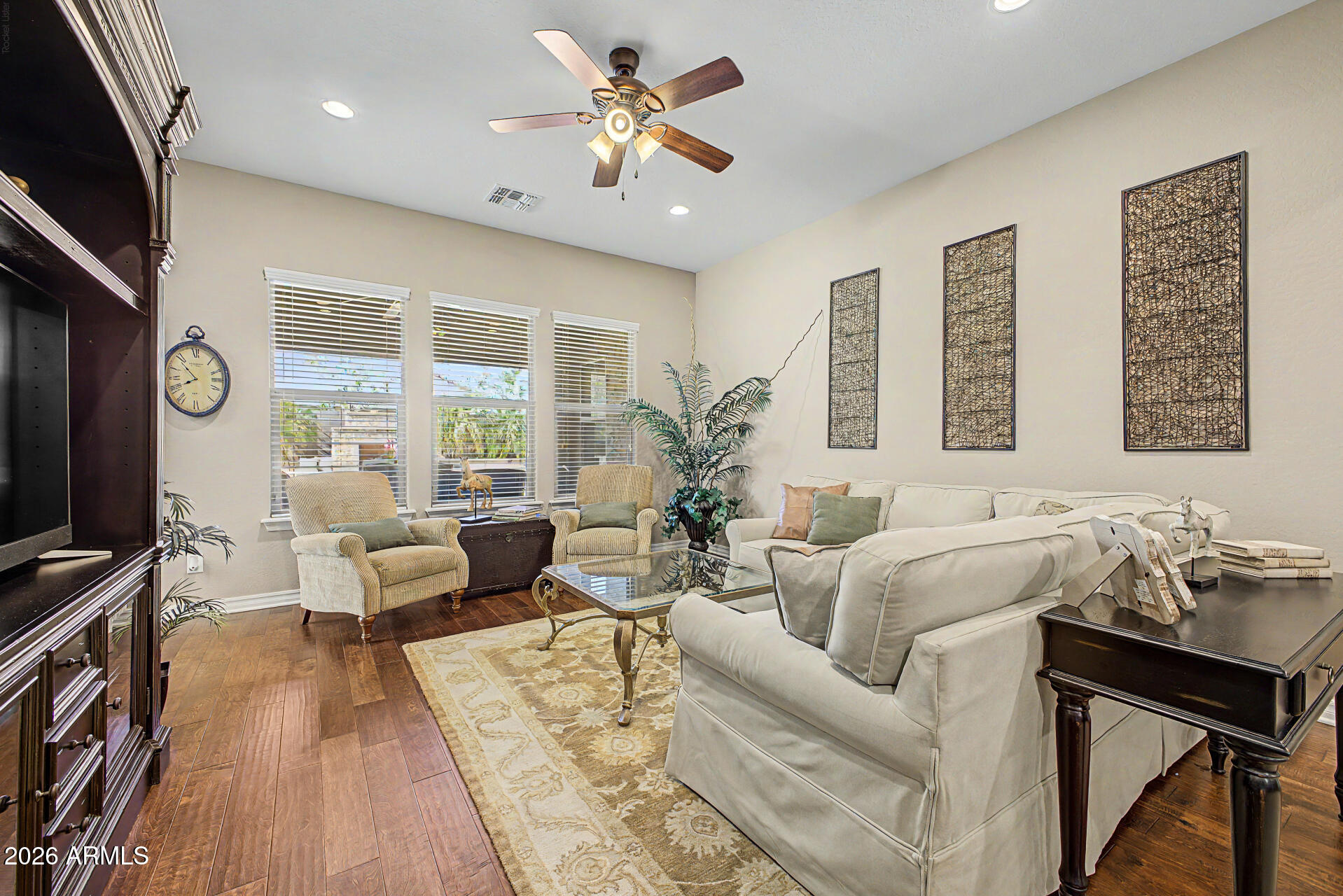 582 W ZION Place