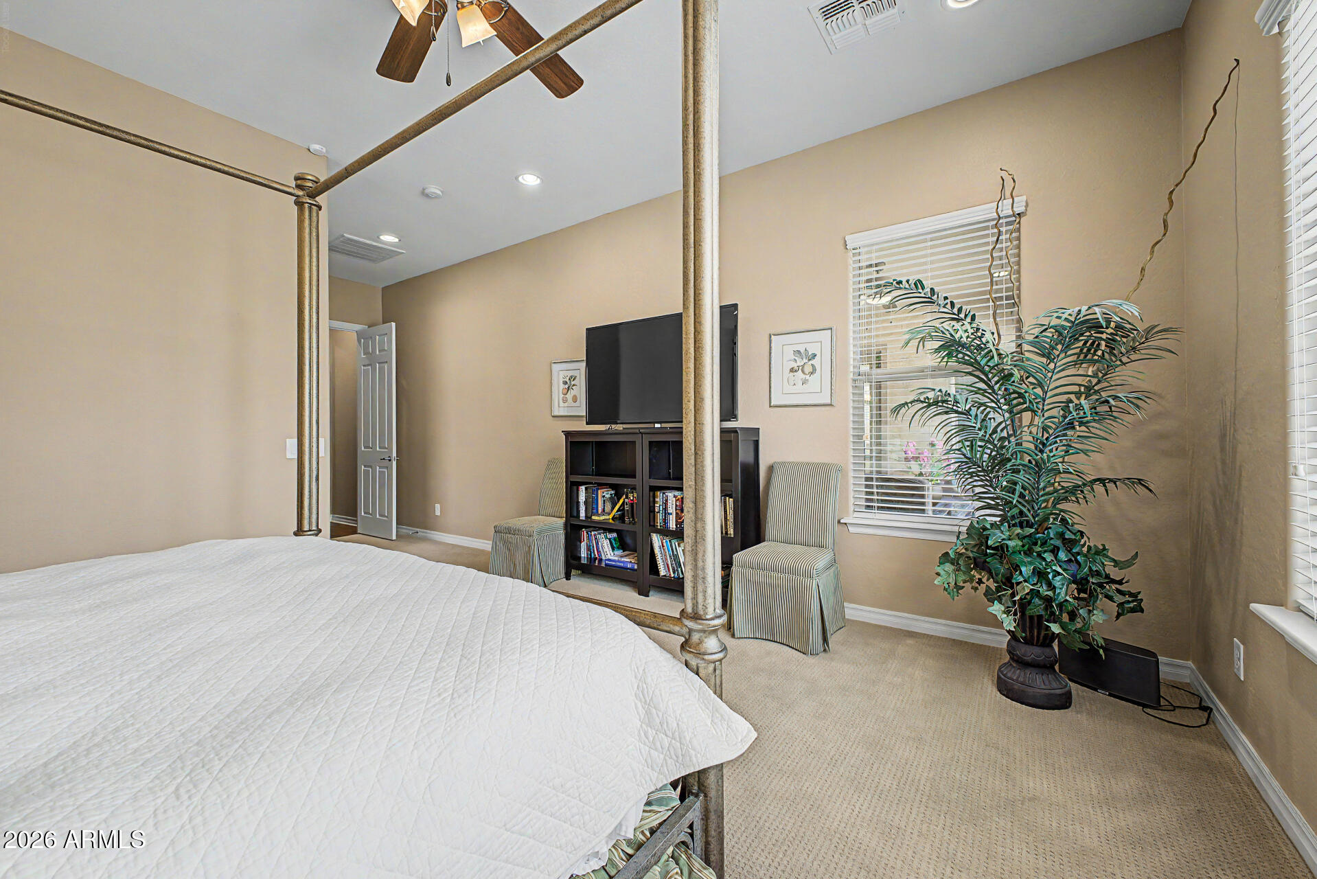 582 W ZION Place