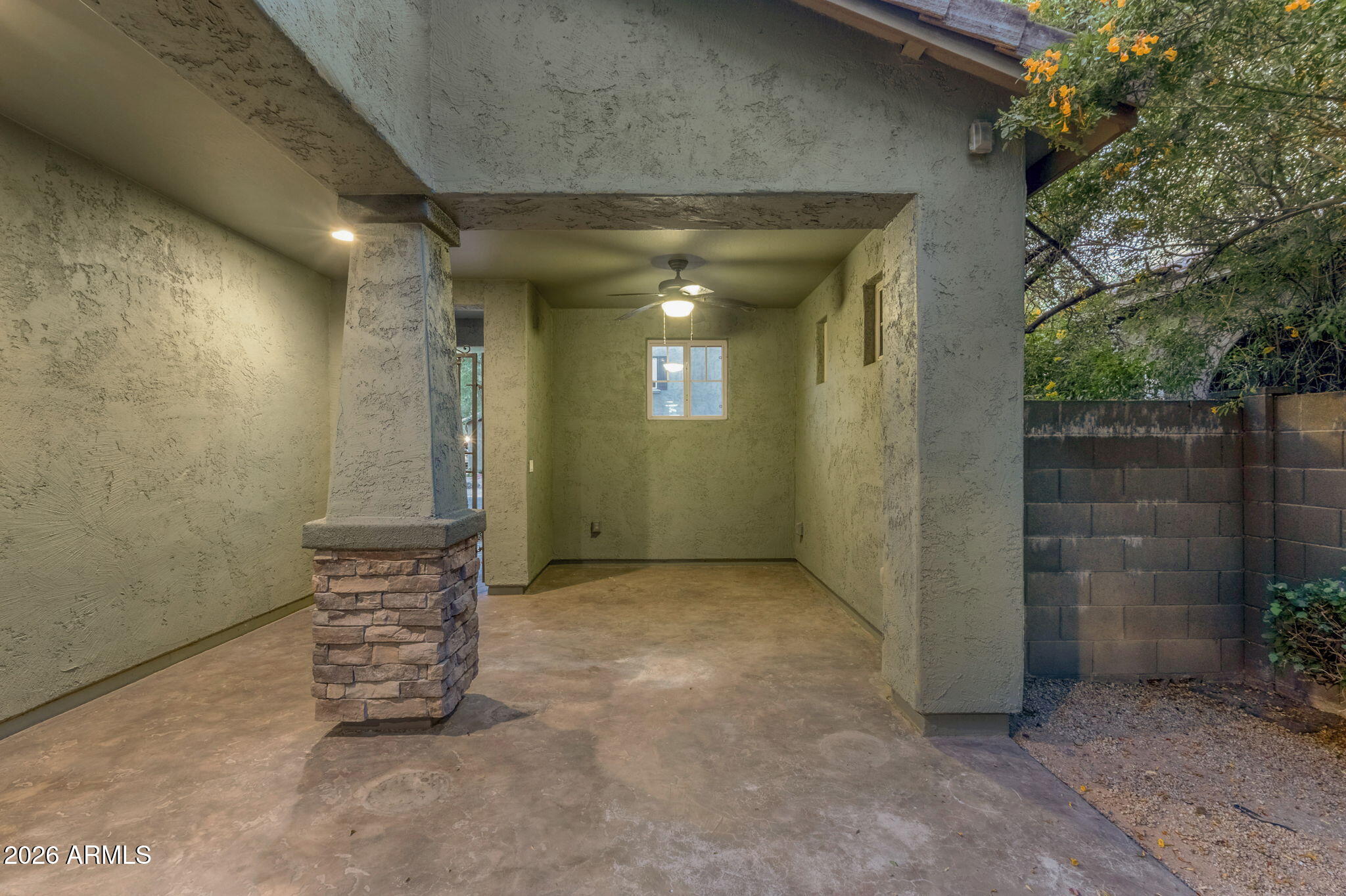 3927 E Waller Lane
