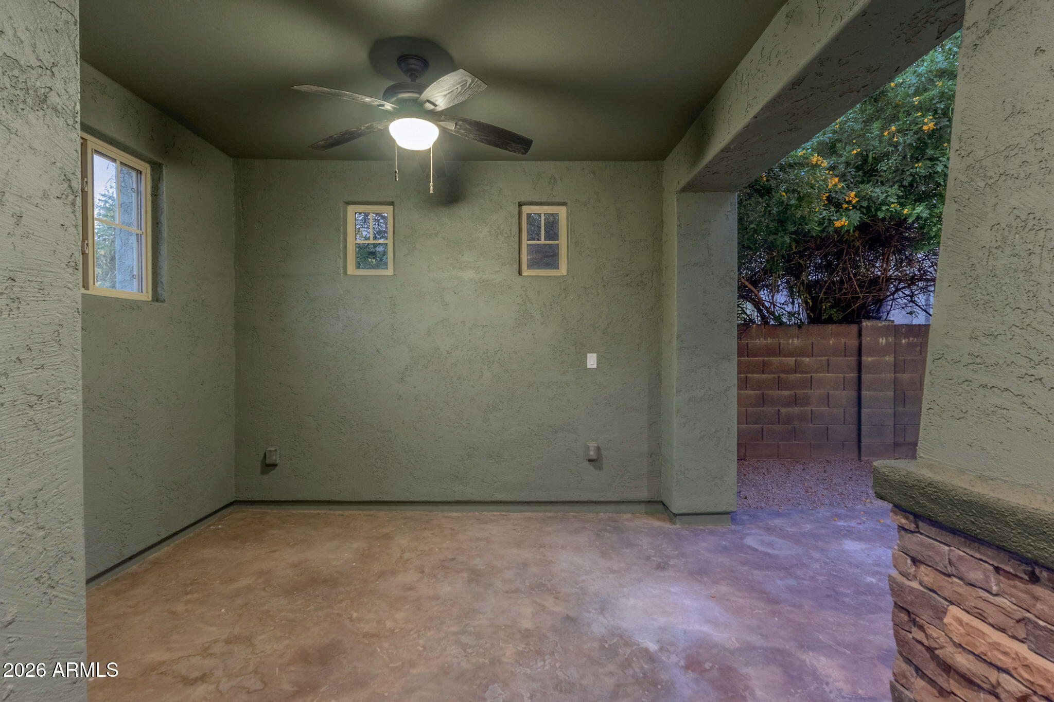 3927 E Waller Lane