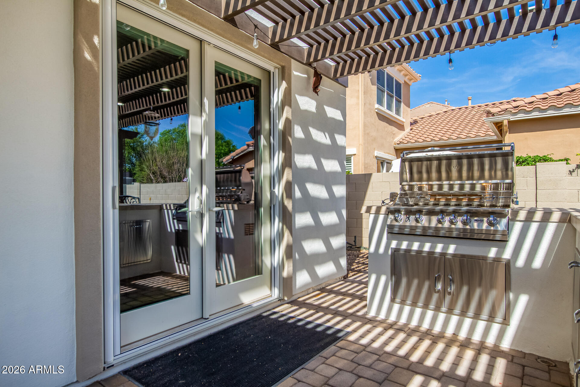 2075 E HONEYSUCKLE Place