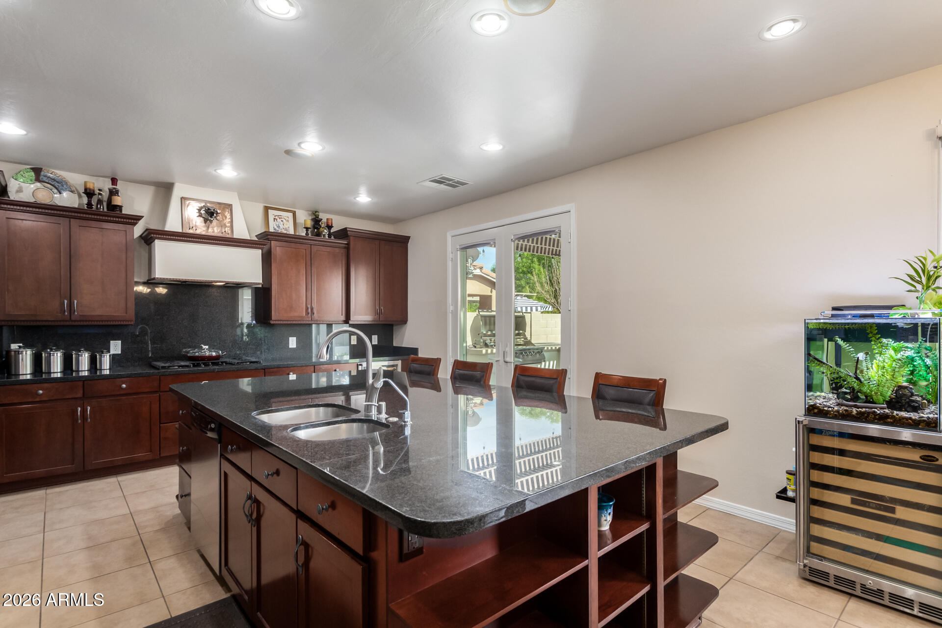 2075 E HONEYSUCKLE Place