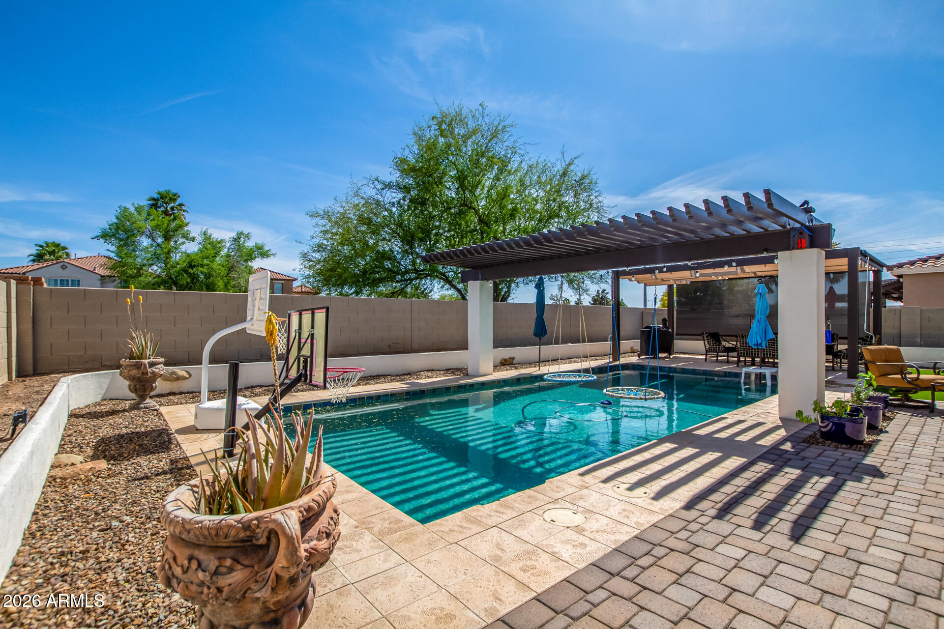2075 E HONEYSUCKLE Place