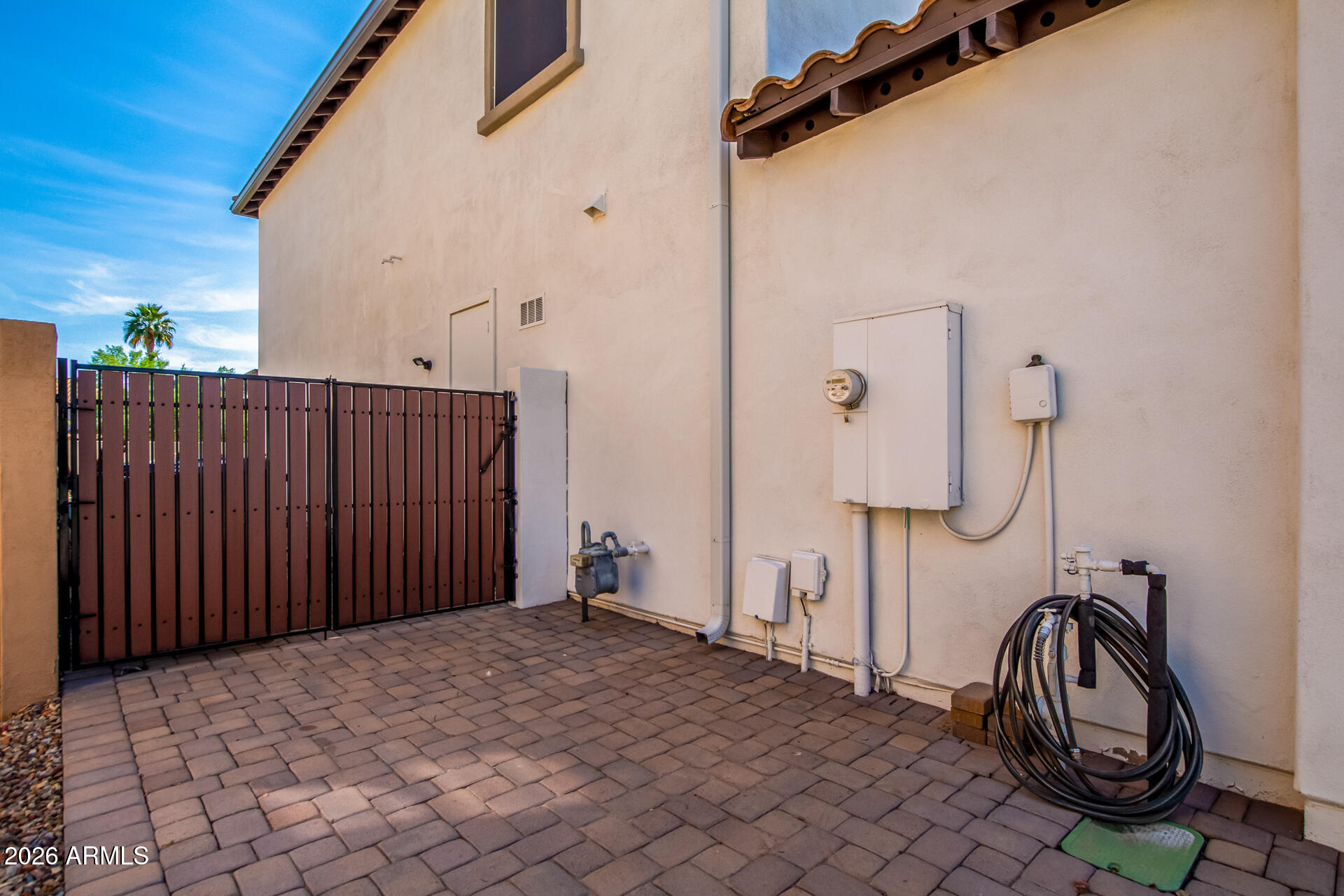 2075 E HONEYSUCKLE Place