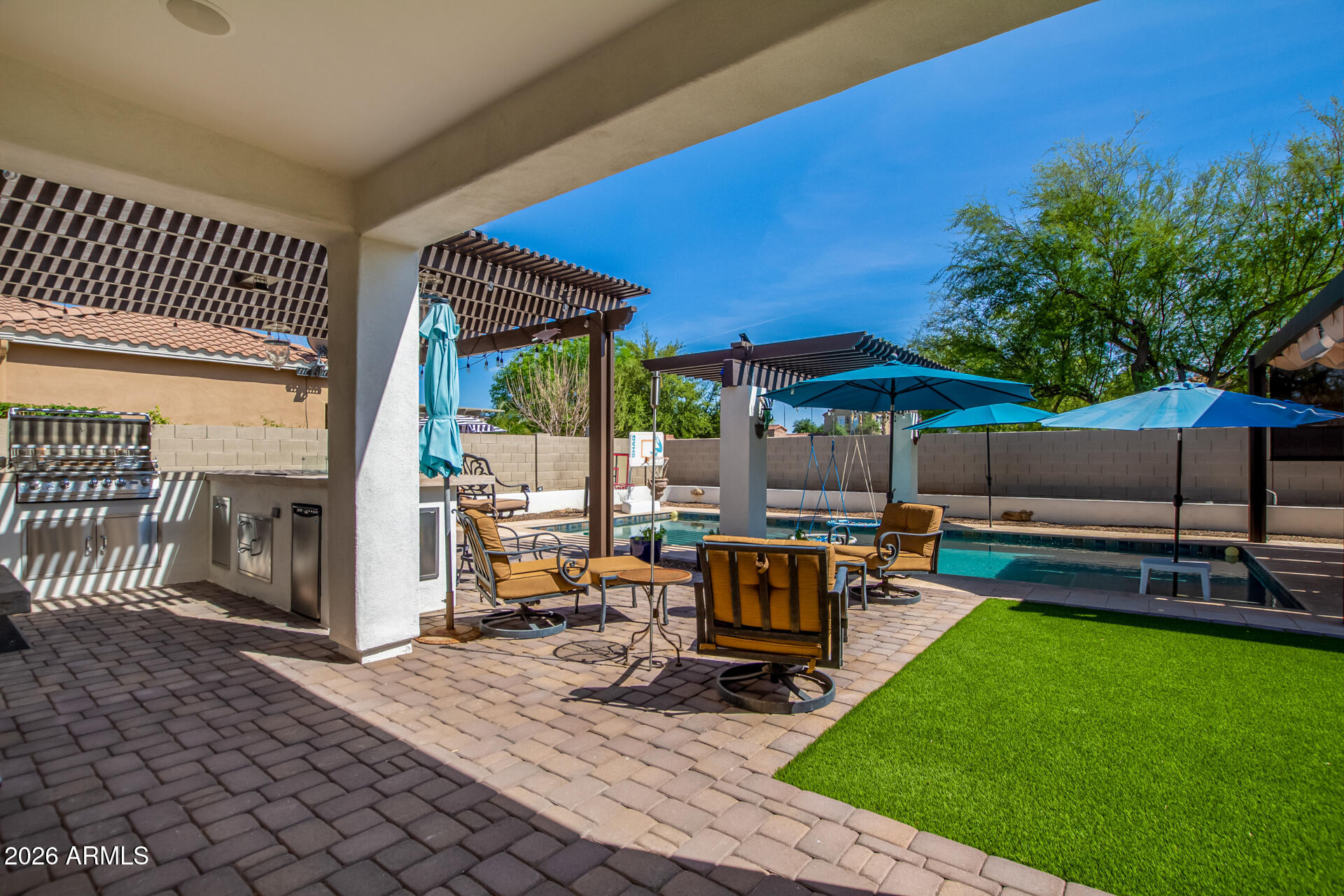 2075 E HONEYSUCKLE Place