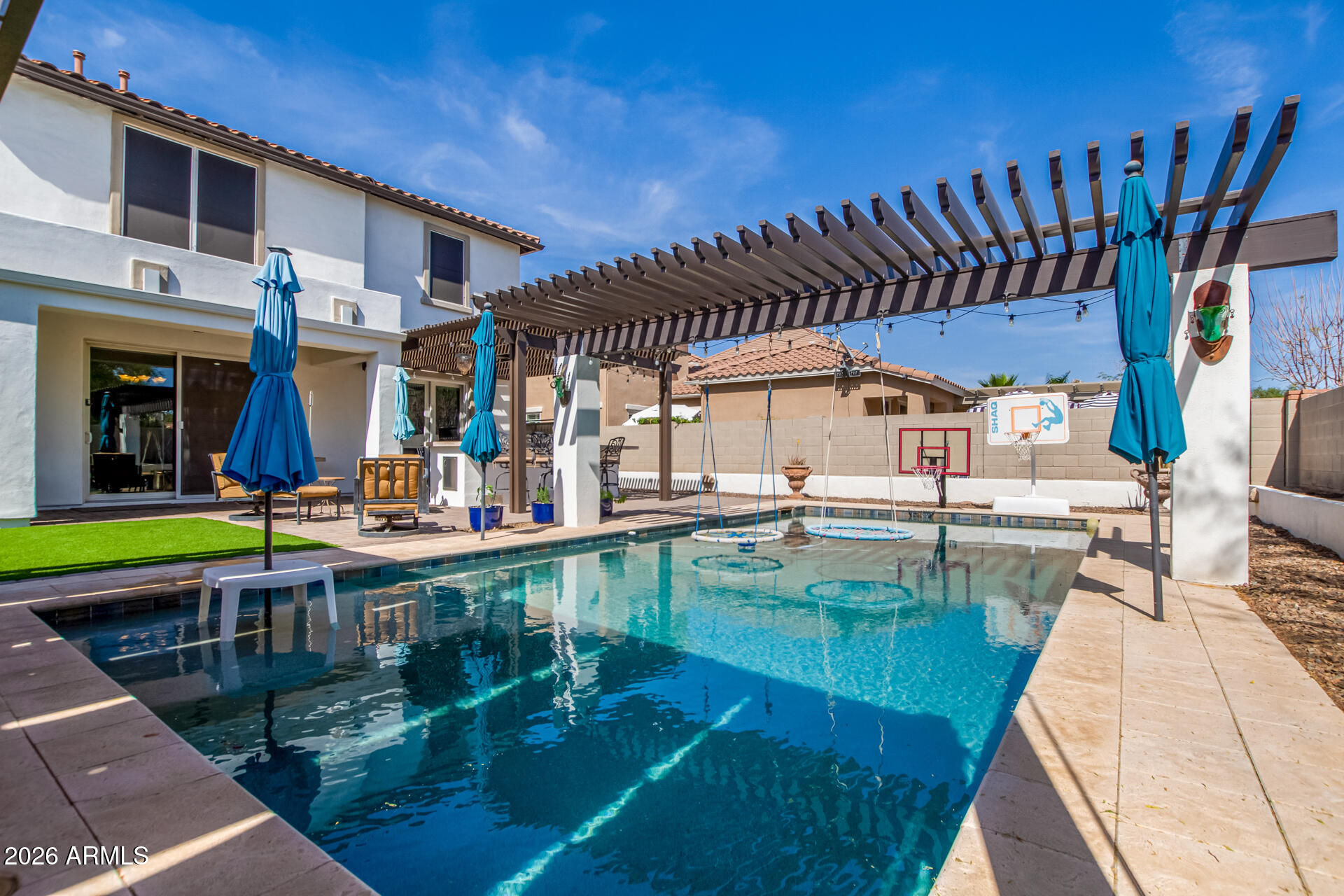 2075 E HONEYSUCKLE Place