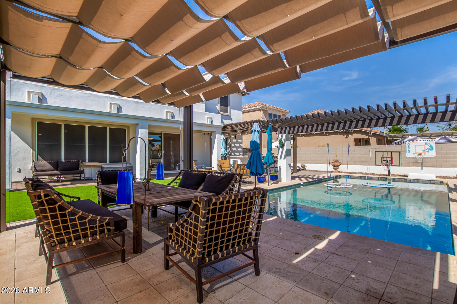2075 E HONEYSUCKLE Place