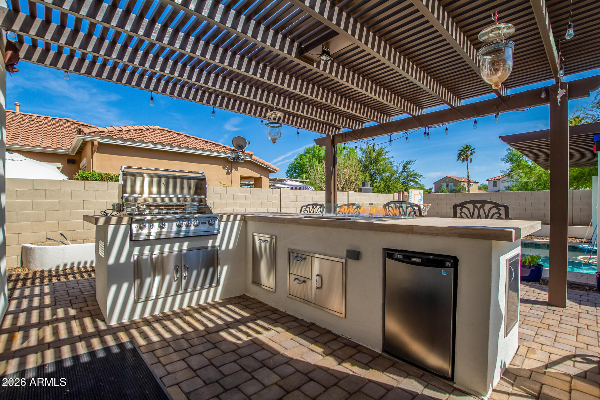 2075 E HONEYSUCKLE Place
