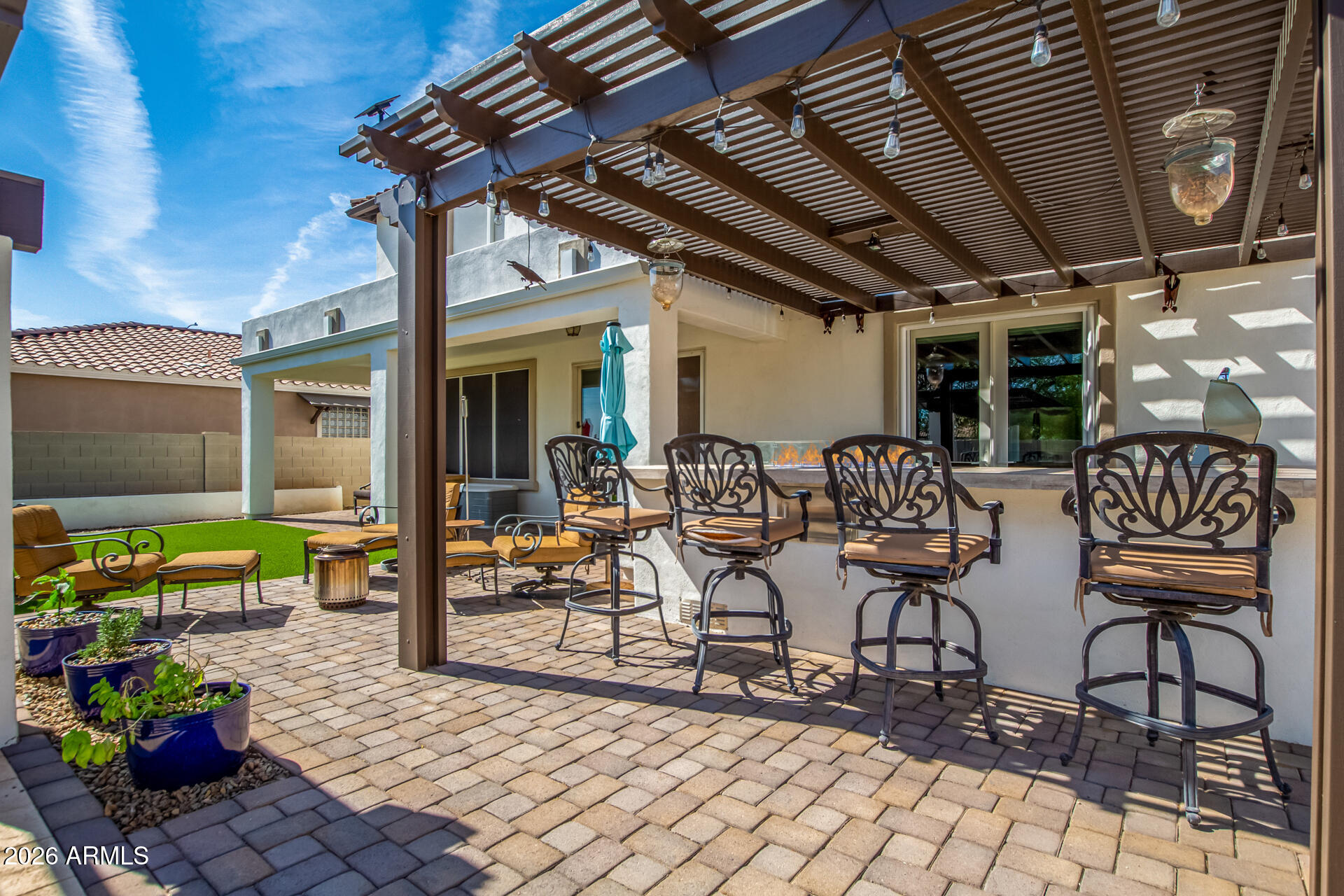 2075 E HONEYSUCKLE Place